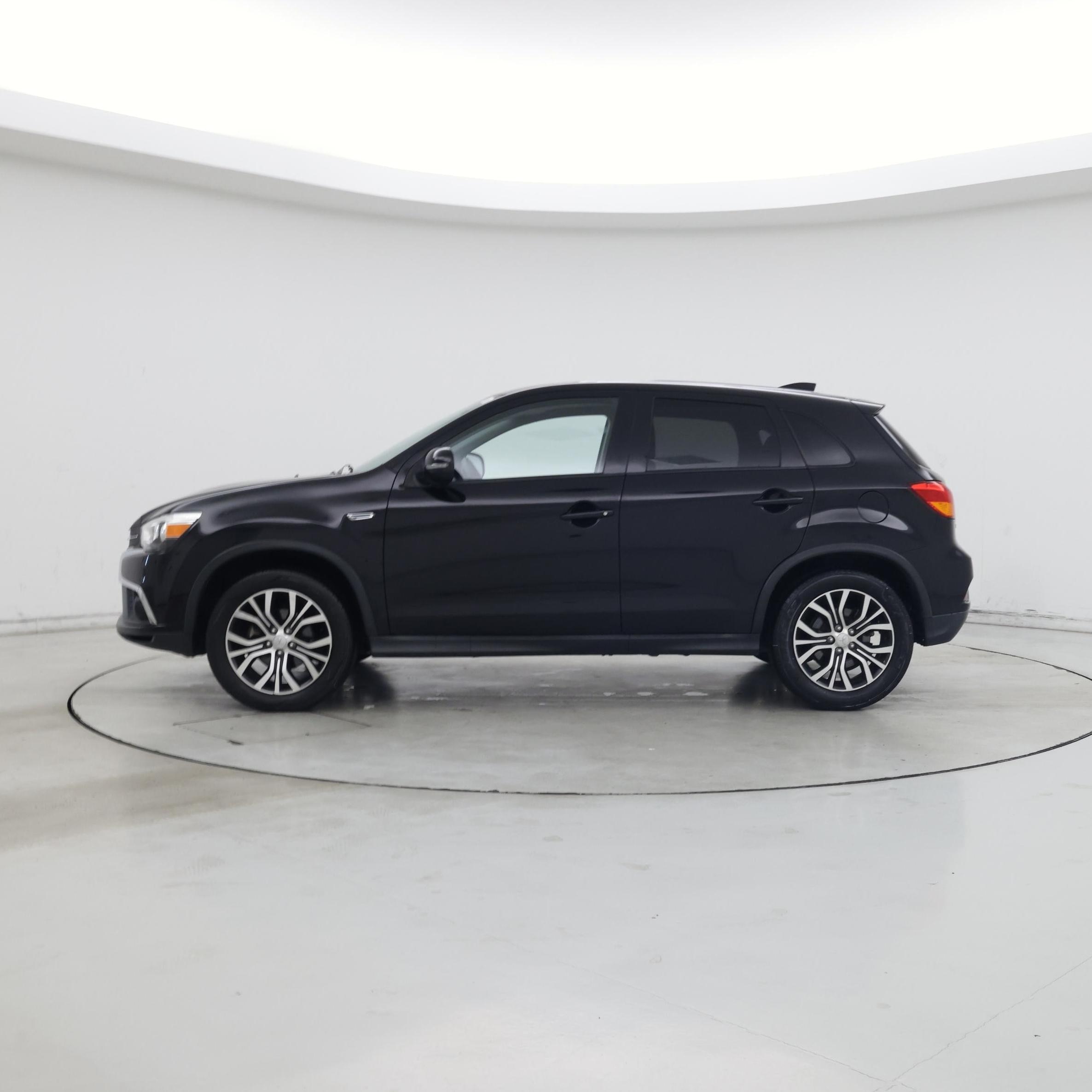 Thumbnail: 2018 Mitsubishi Outlander - 3