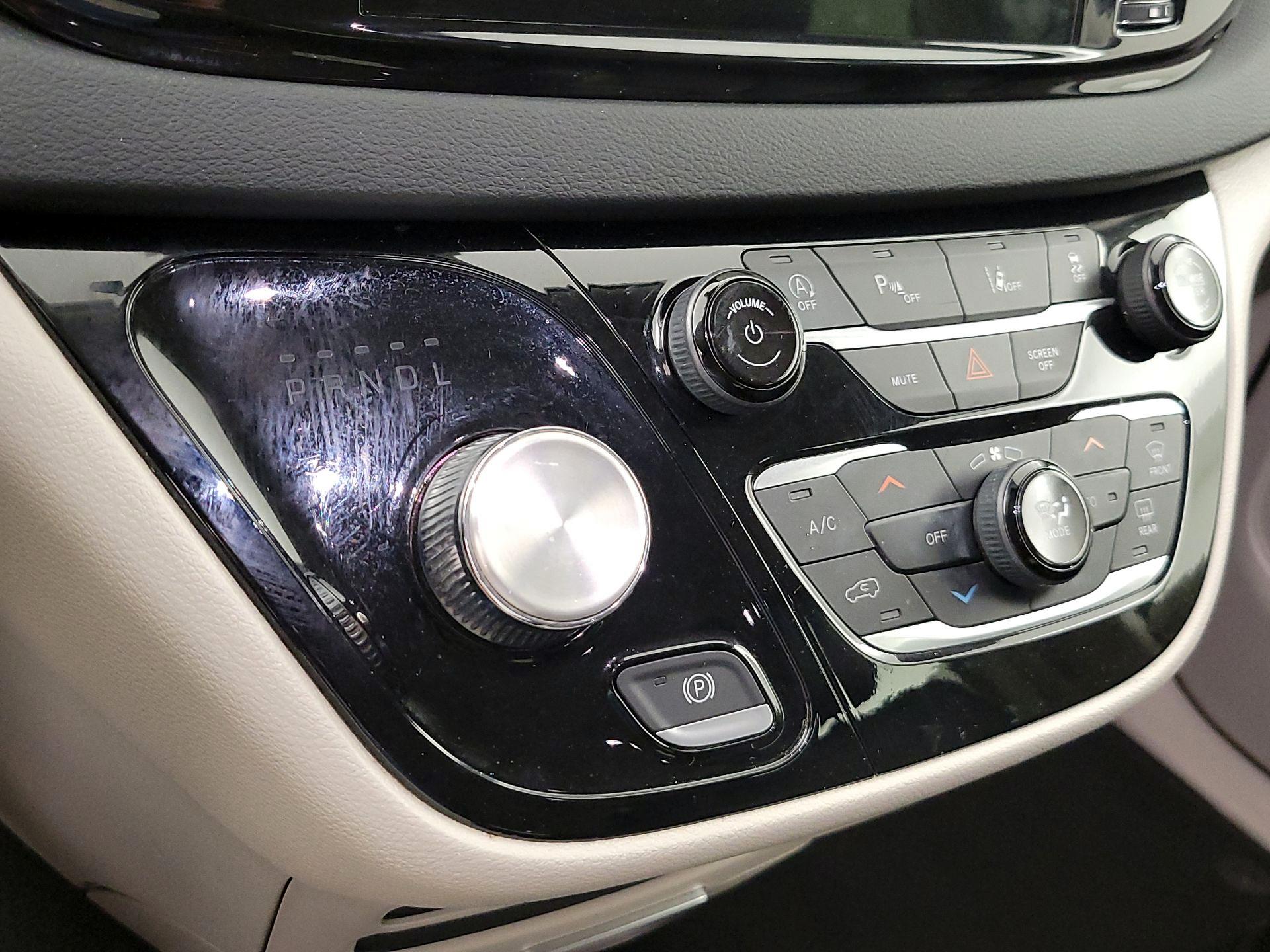 Thumbnail: 2023 Chrysler Pacifica - 17