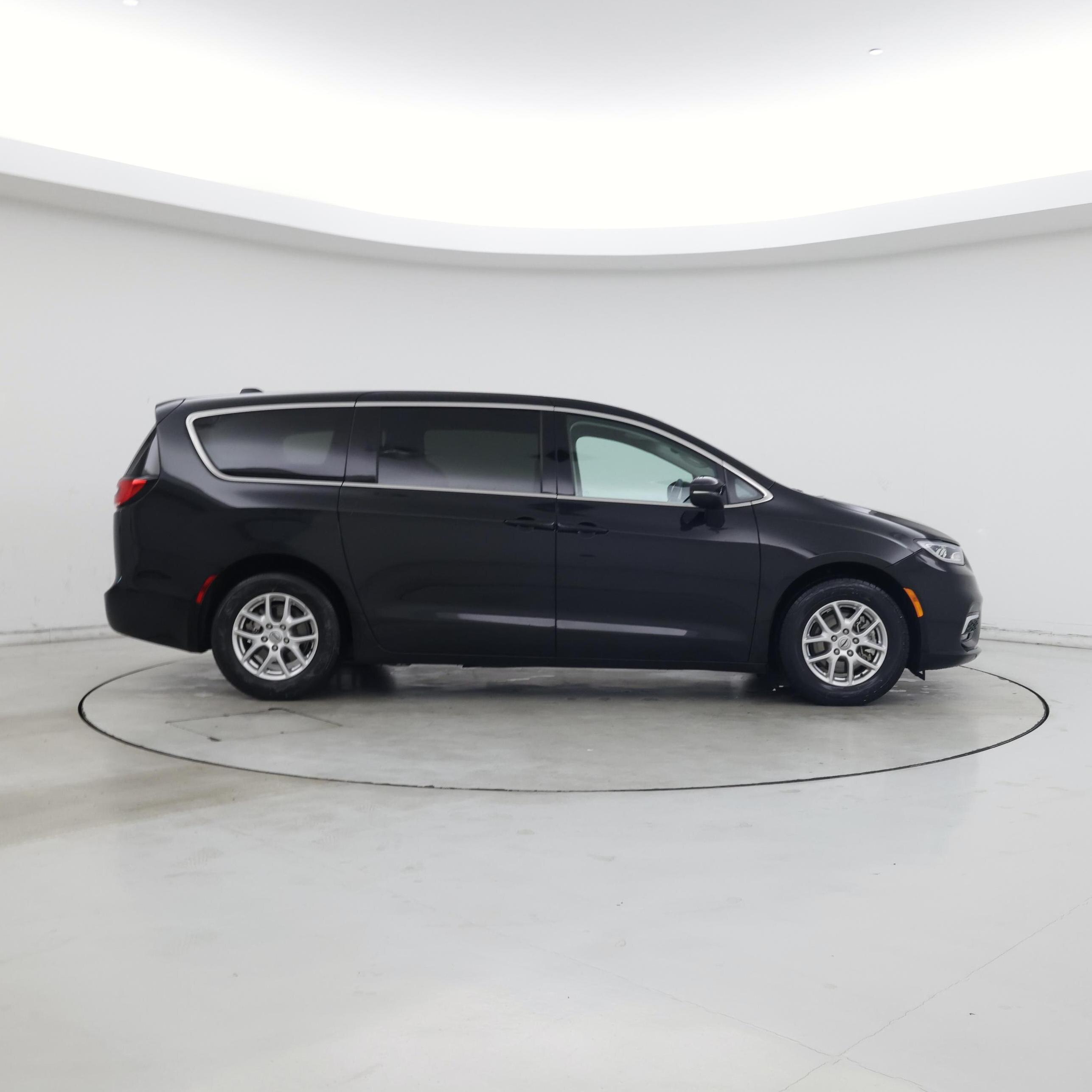 Thumbnail: 2023 Chrysler Pacifica - 7