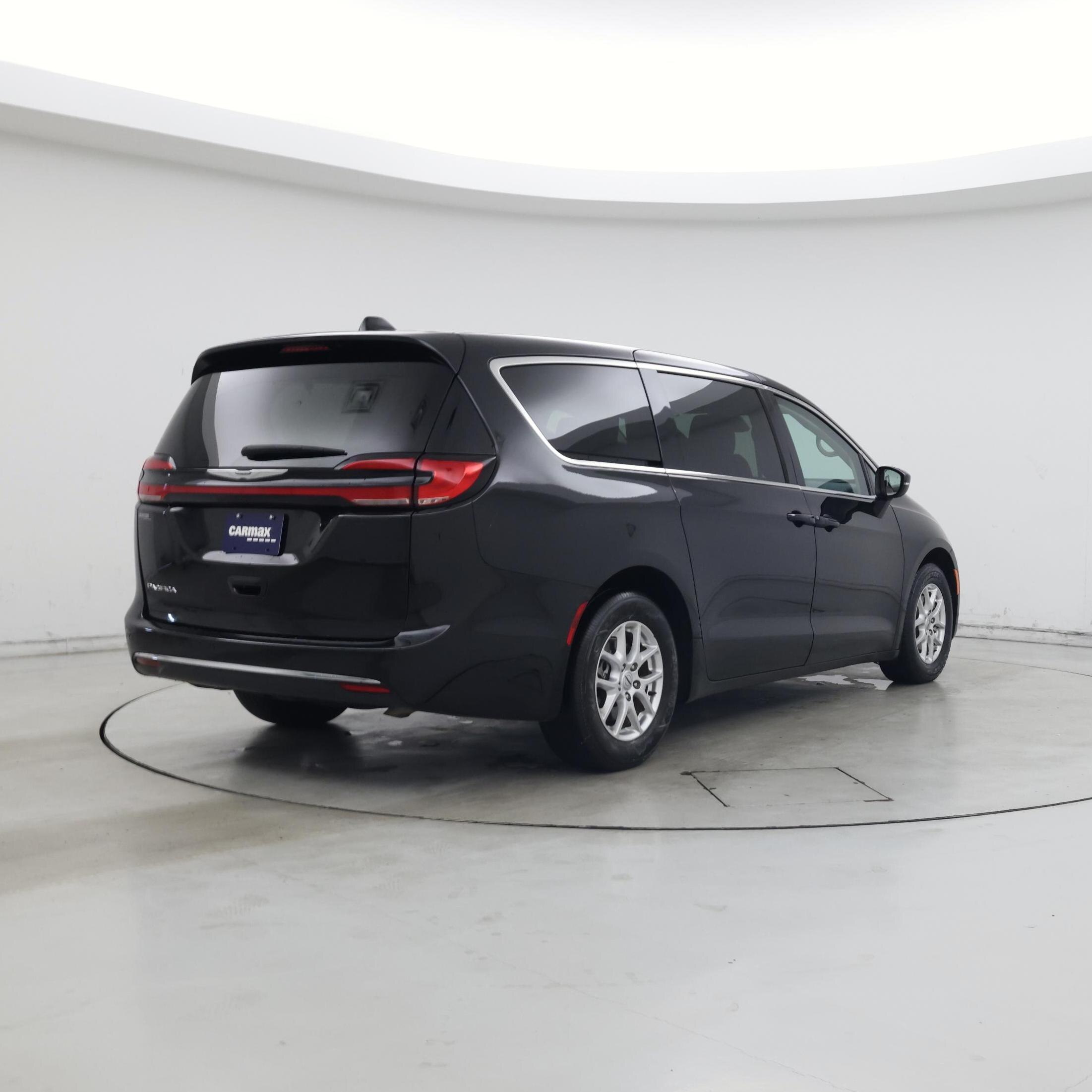 Thumbnail: 2023 Chrysler Pacifica - 8