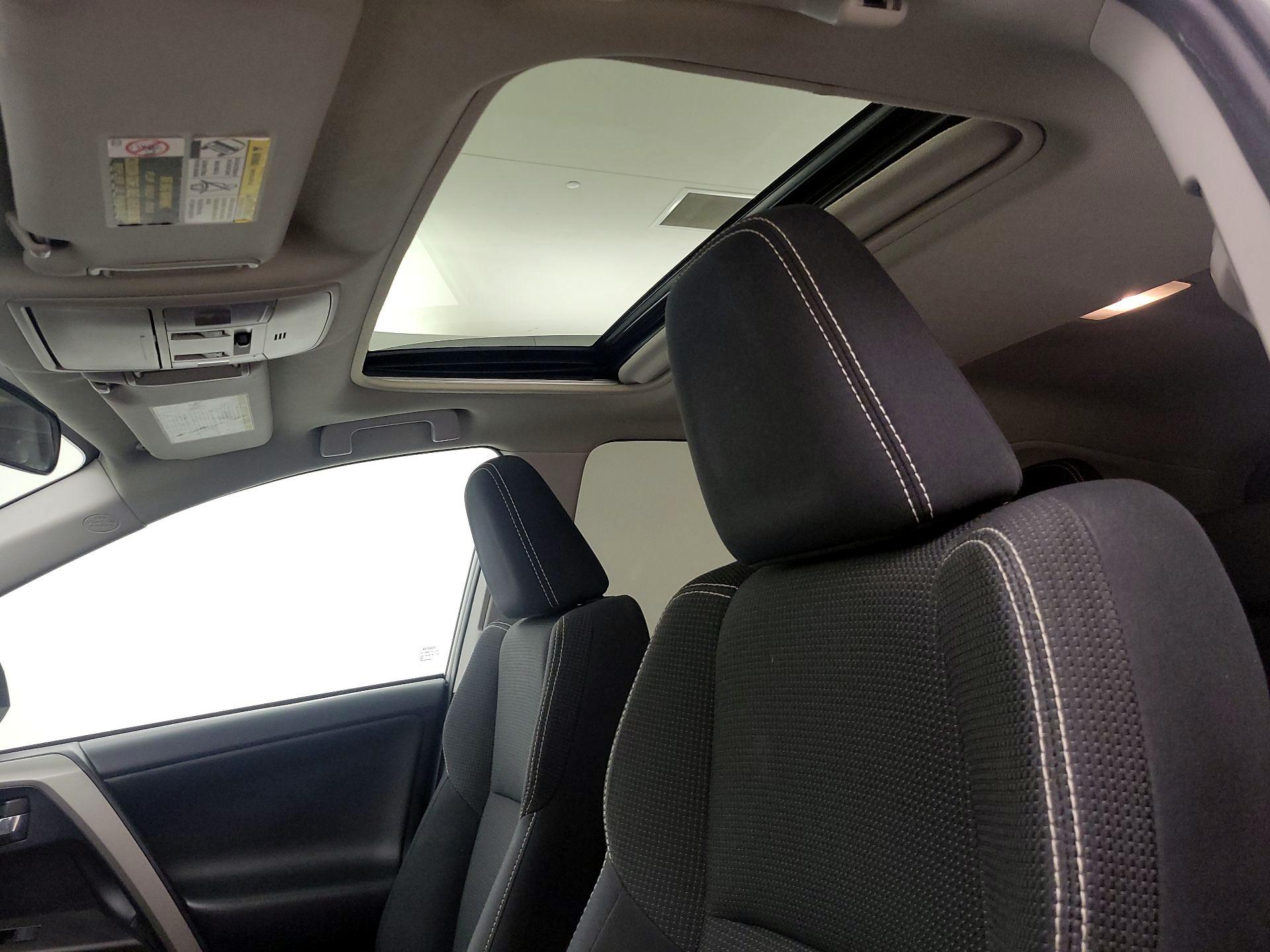 Thumbnail: 2018 Toyota RAV4 - 19