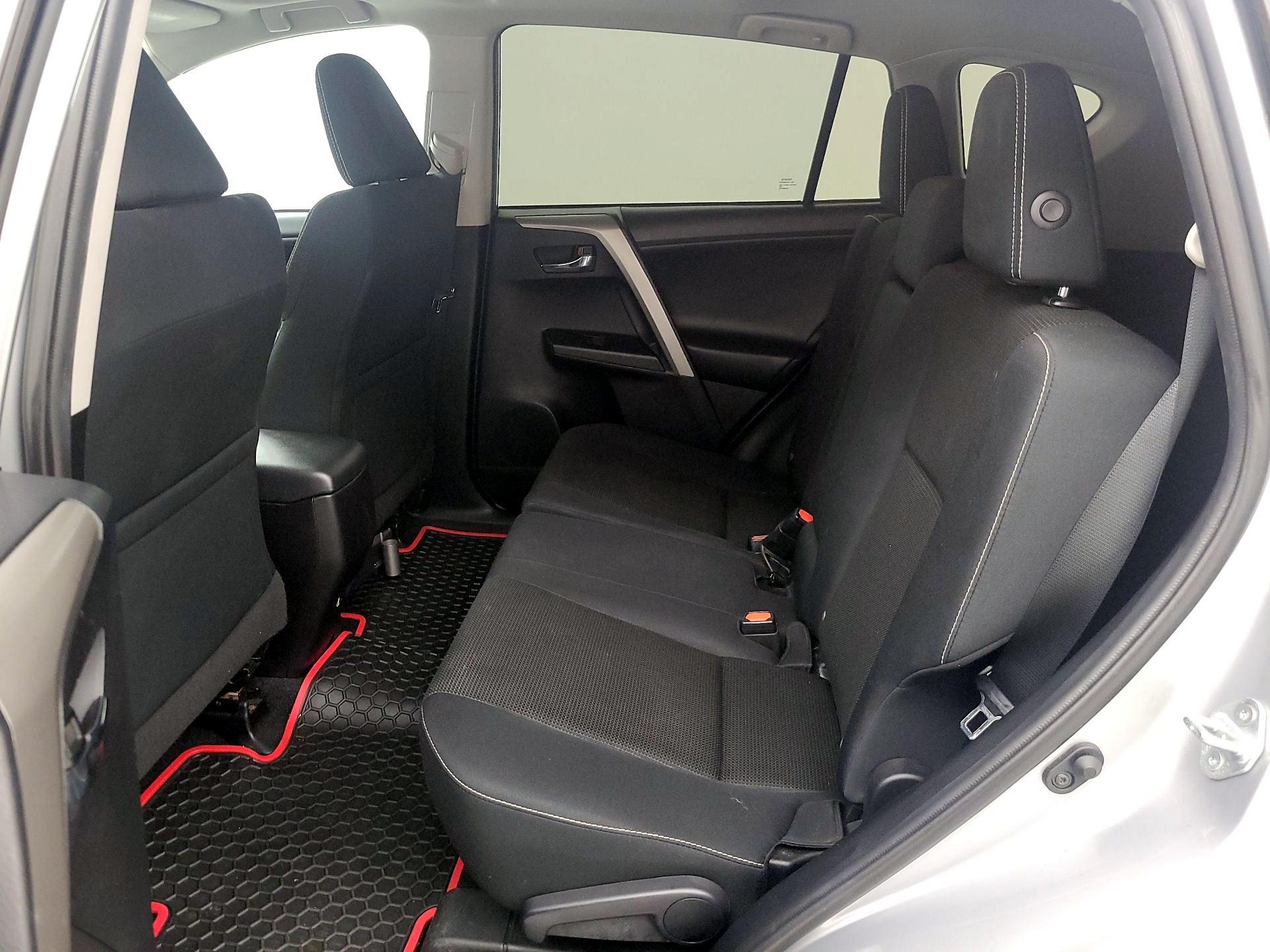 Thumbnail: 2018 Toyota RAV4 - 20