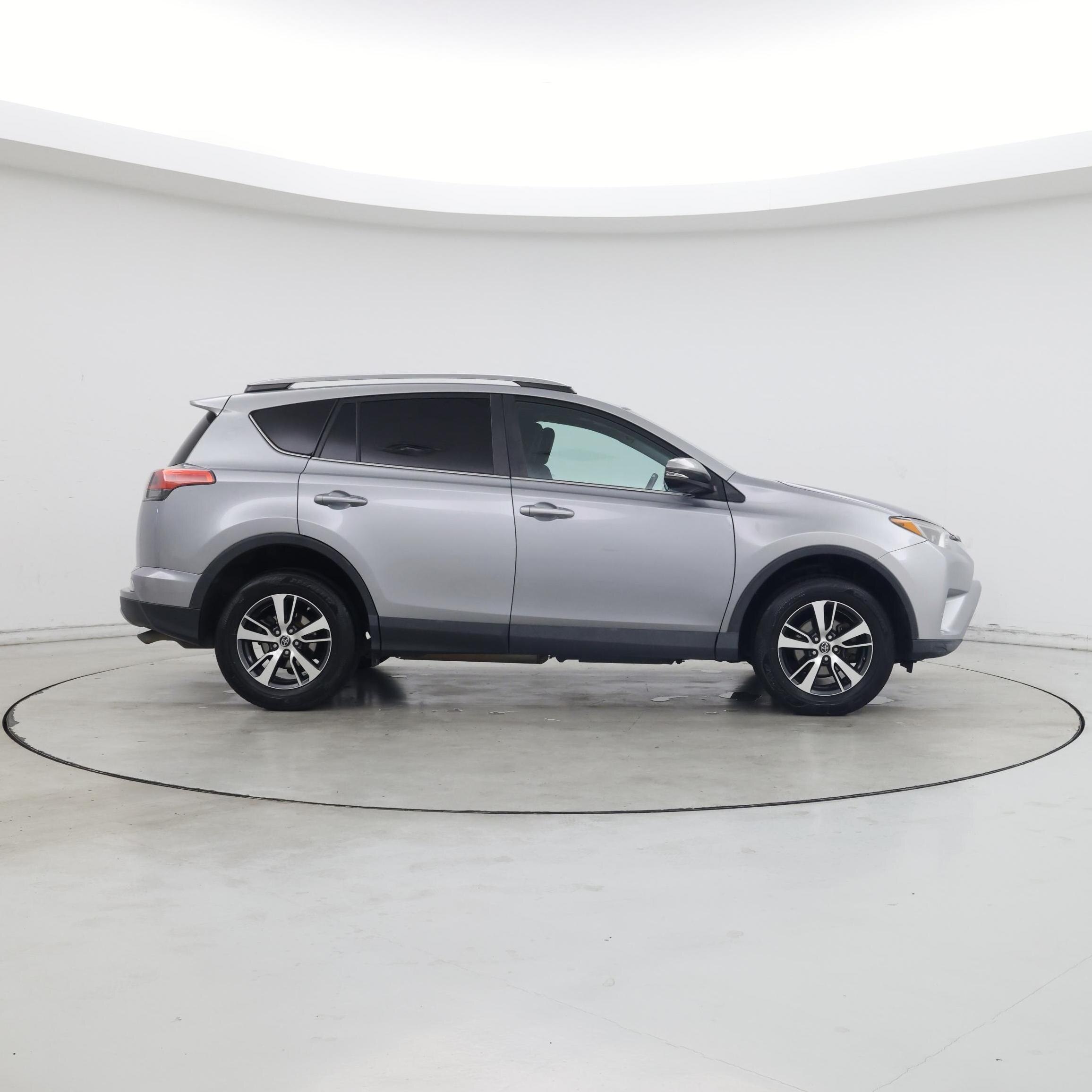 Thumbnail: 2018 Toyota RAV4 - 7
