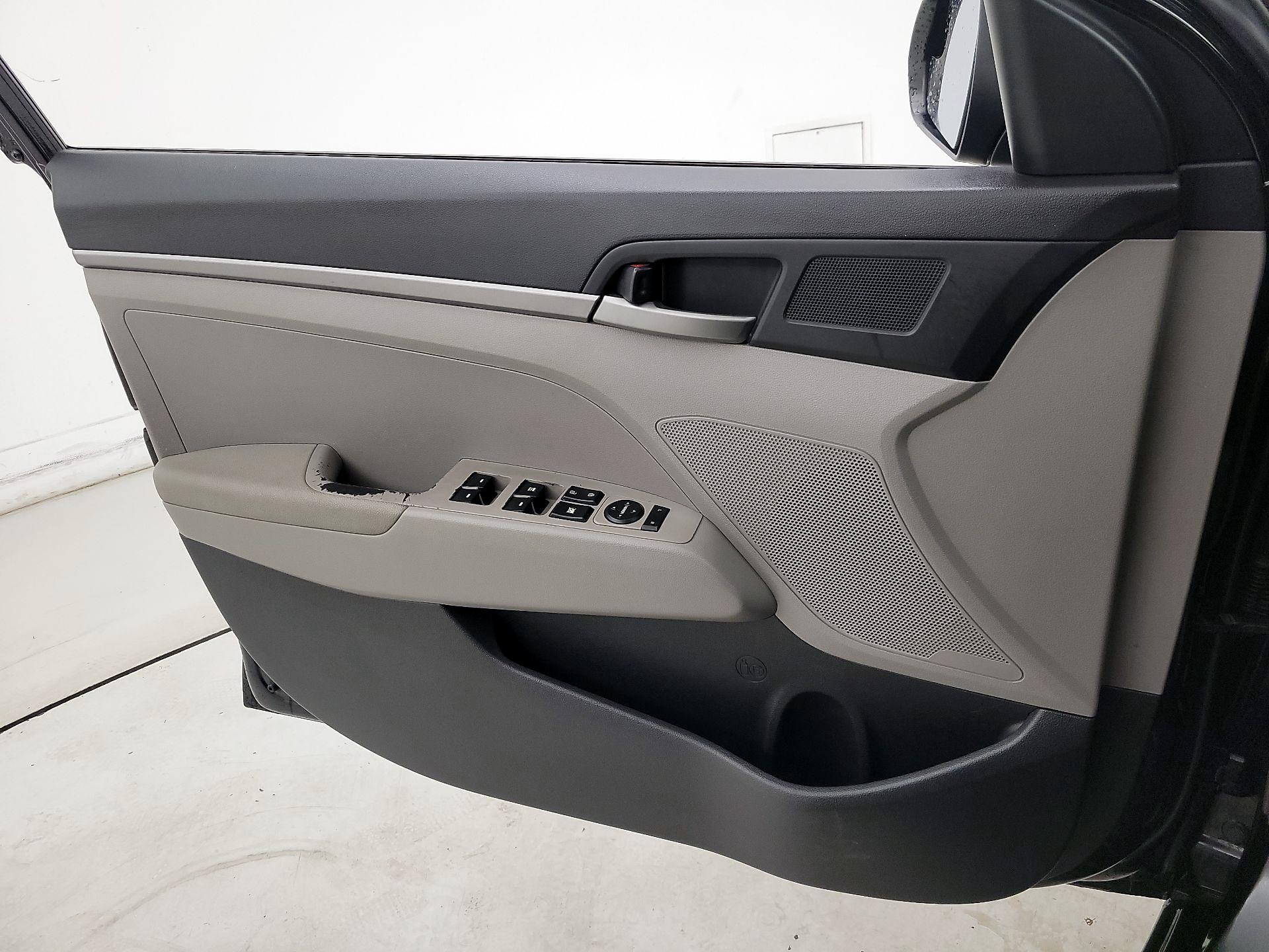 Thumbnail: 2018 Hyundai Elantra - 12