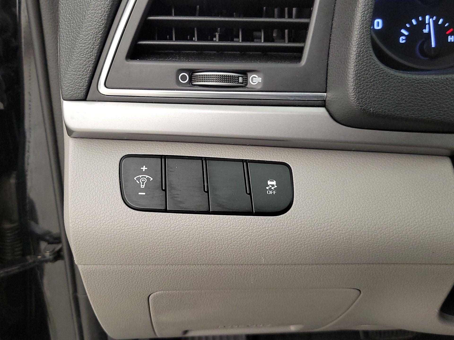 Thumbnail: 2018 Hyundai Elantra - 13