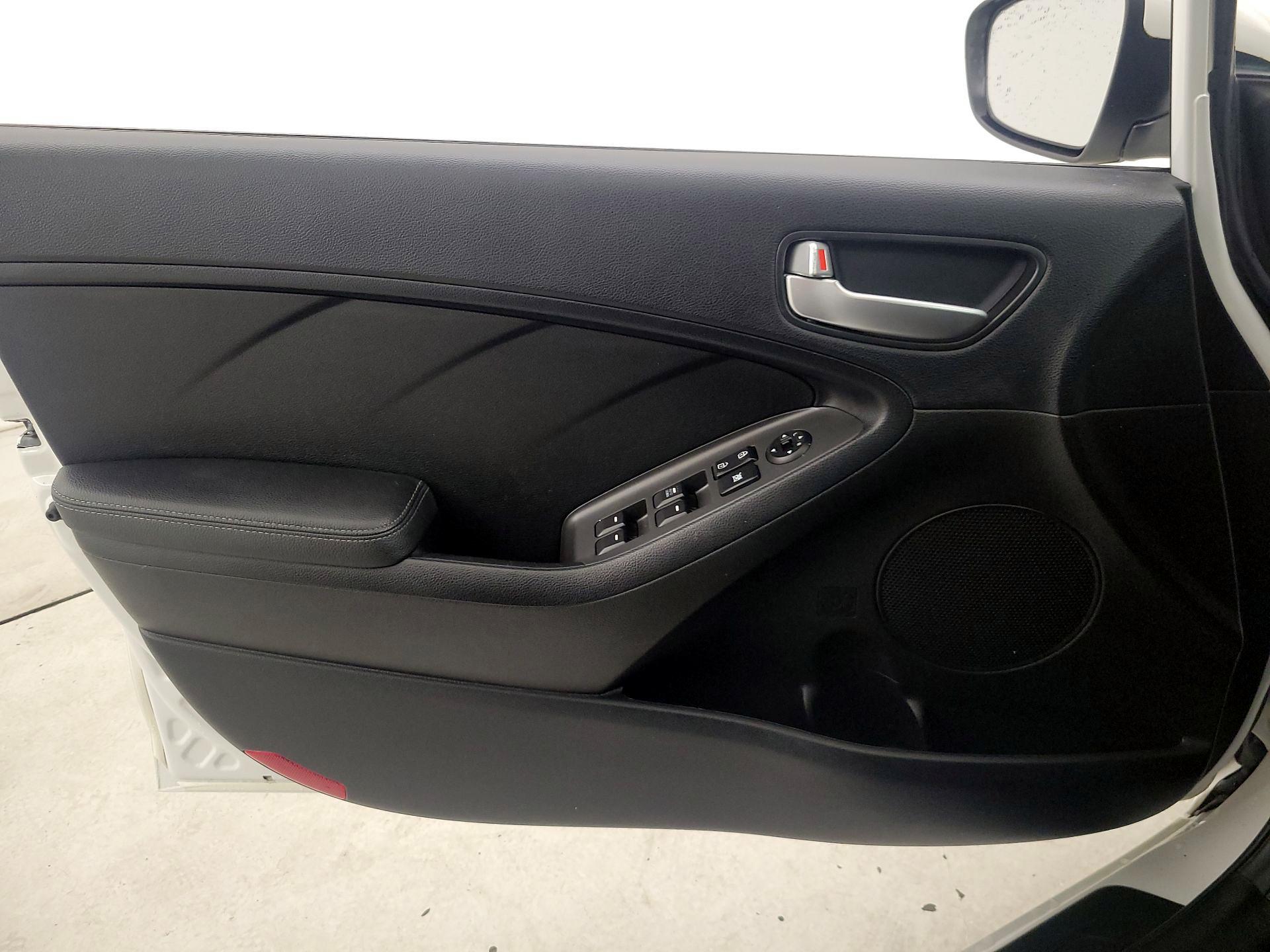 Thumbnail: 2017 Kia Forte - 12