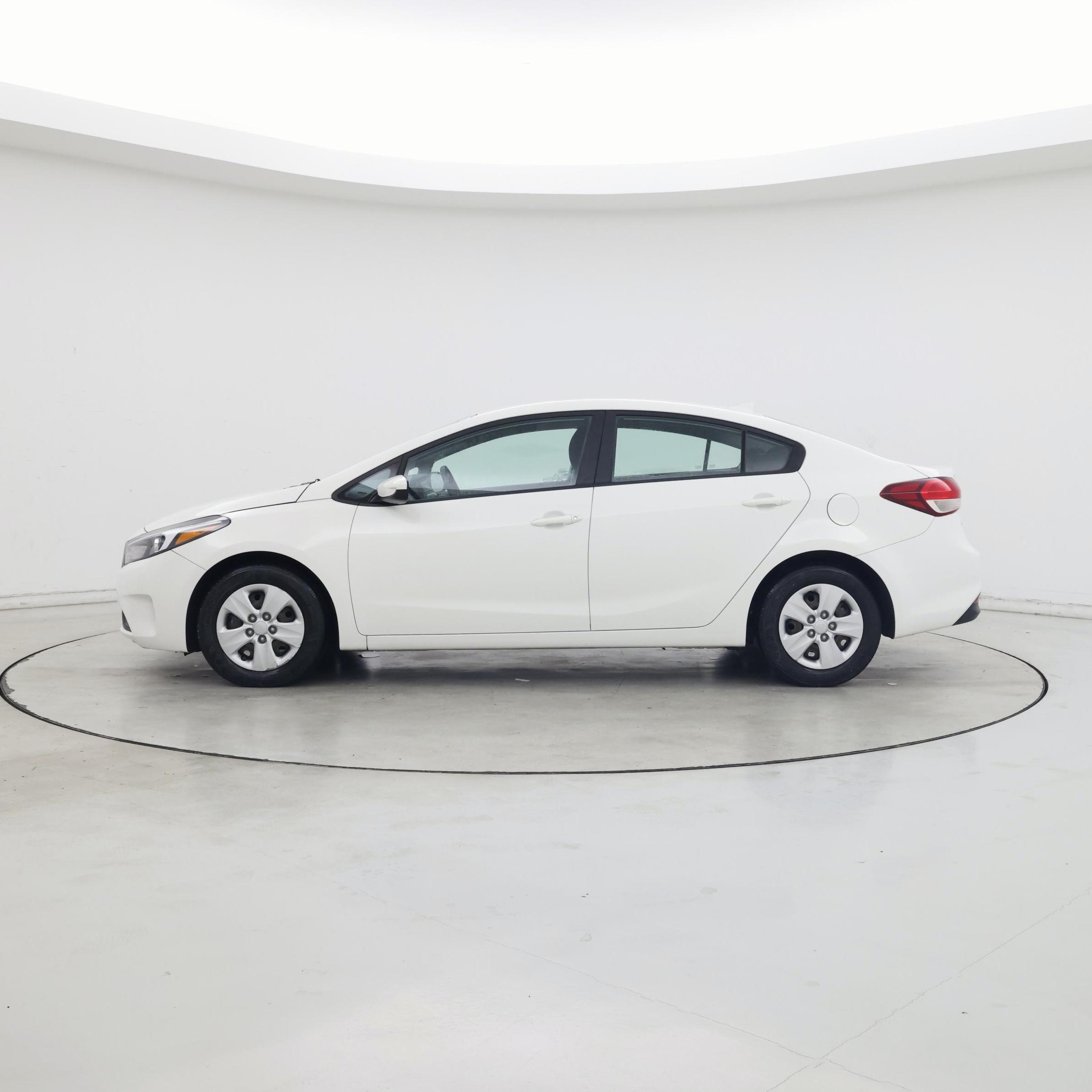 Thumbnail: 2017 Kia Forte - 3