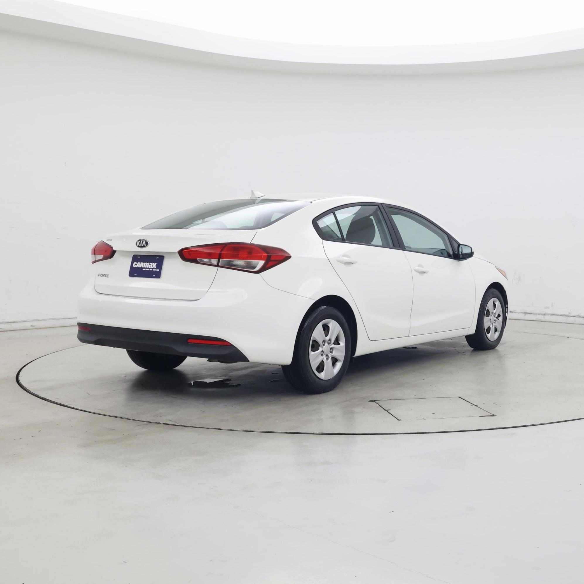 Thumbnail: 2017 Kia Forte - 8