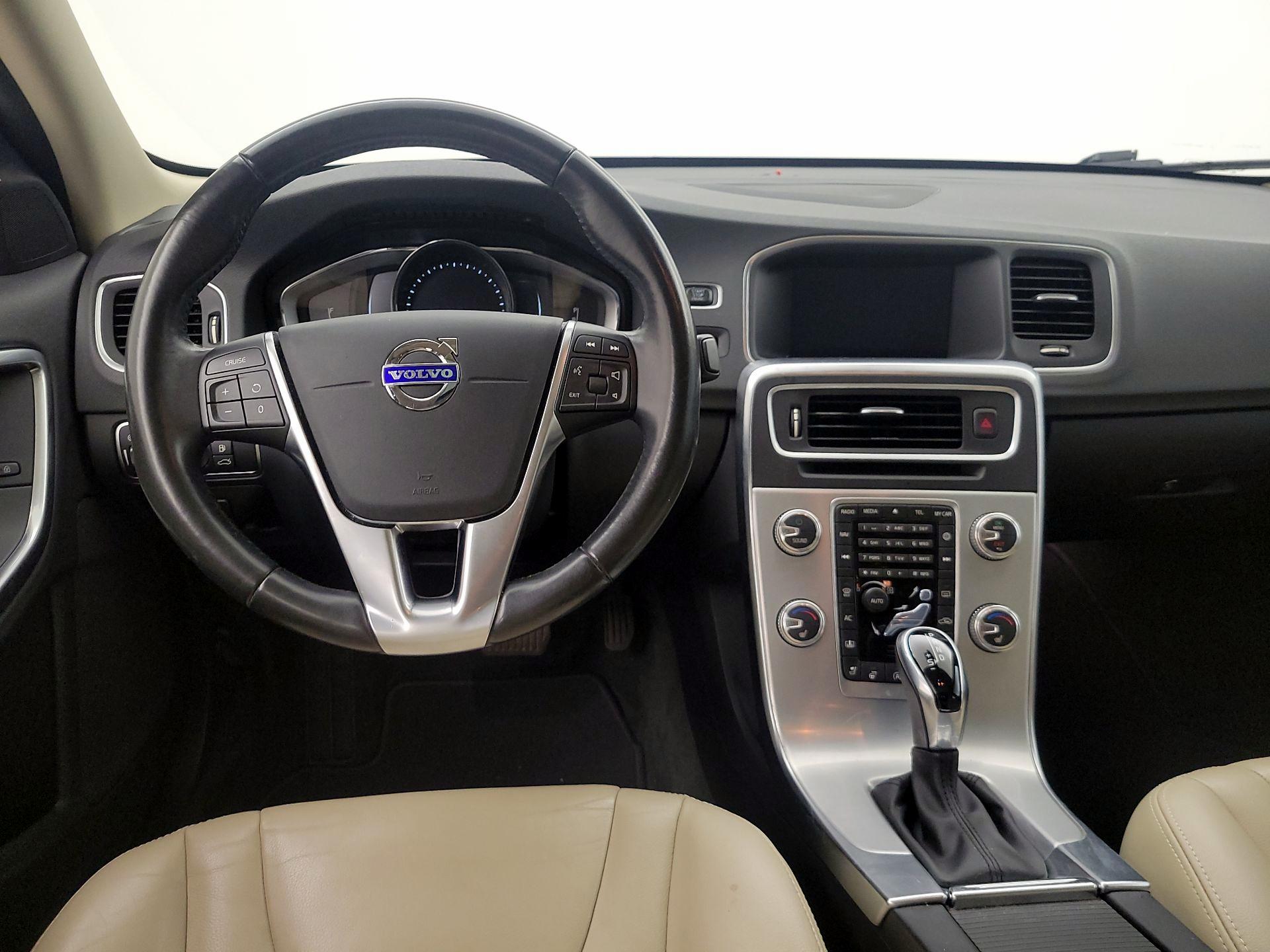 Thumbnail: 2018 Volvo S60 - 10