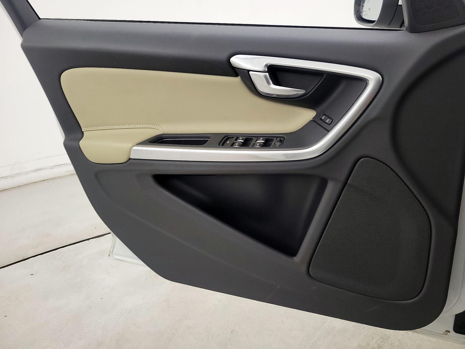 Thumbnail: 2018 Volvo S60 - 12