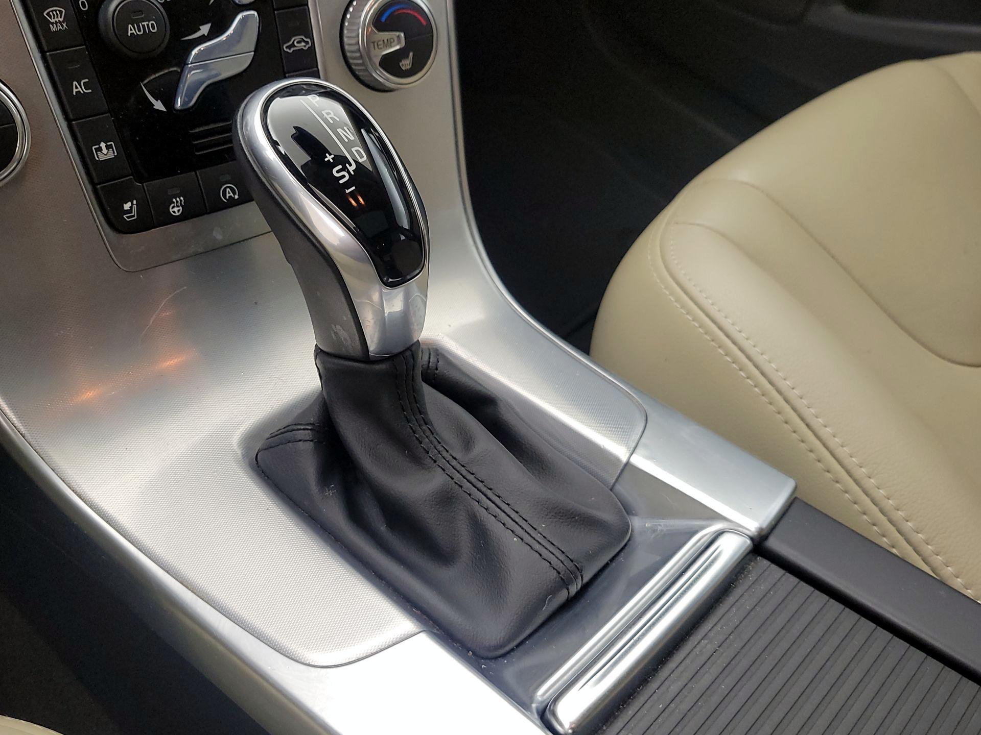 Thumbnail: 2018 Volvo S60 - 18