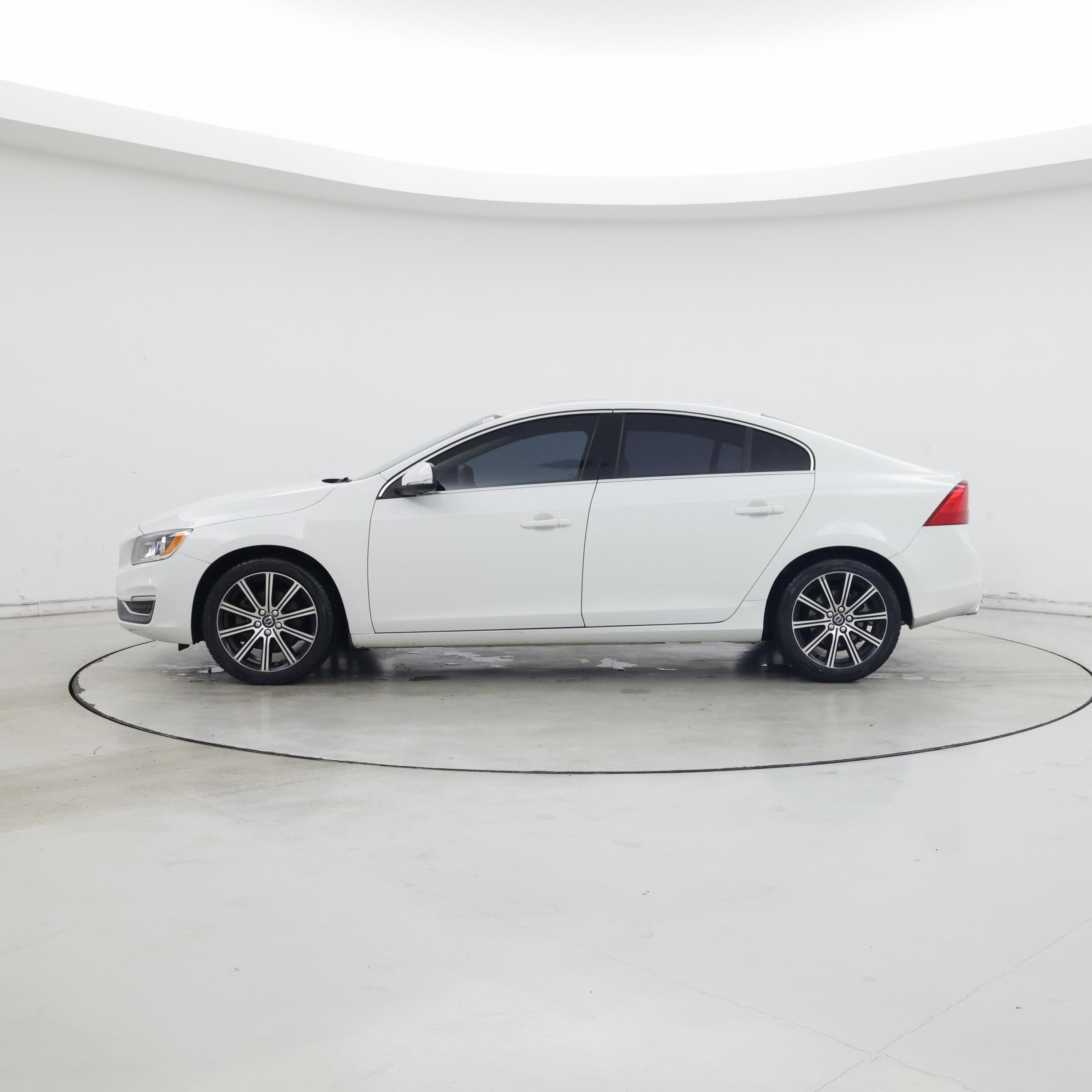 Thumbnail: 2018 Volvo S60 - 3