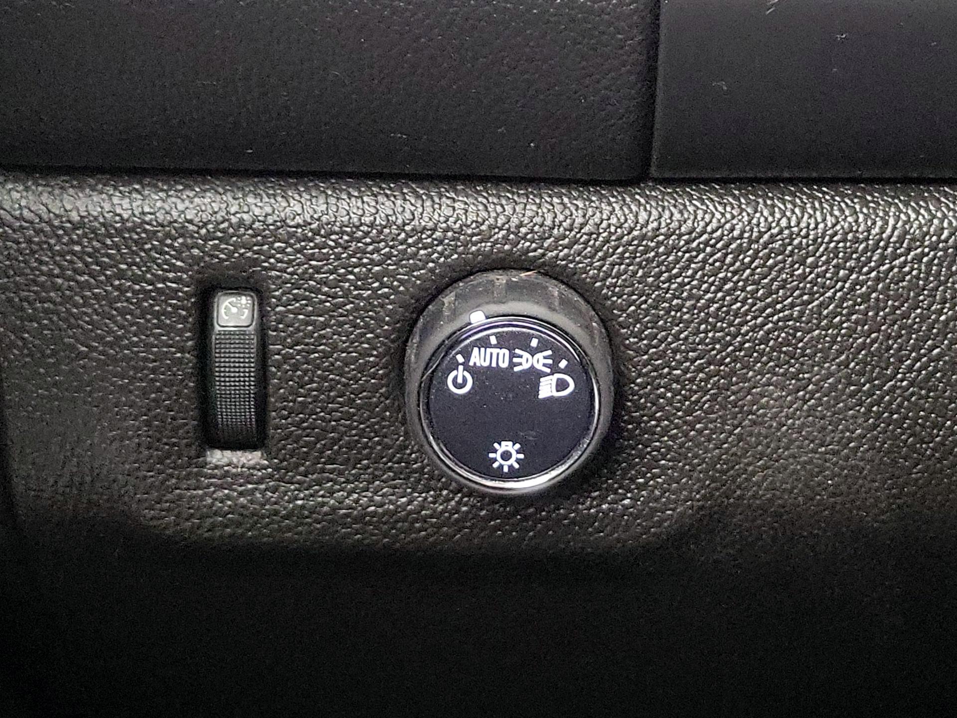 Thumbnail: 2022 Chevrolet Colorado - 13