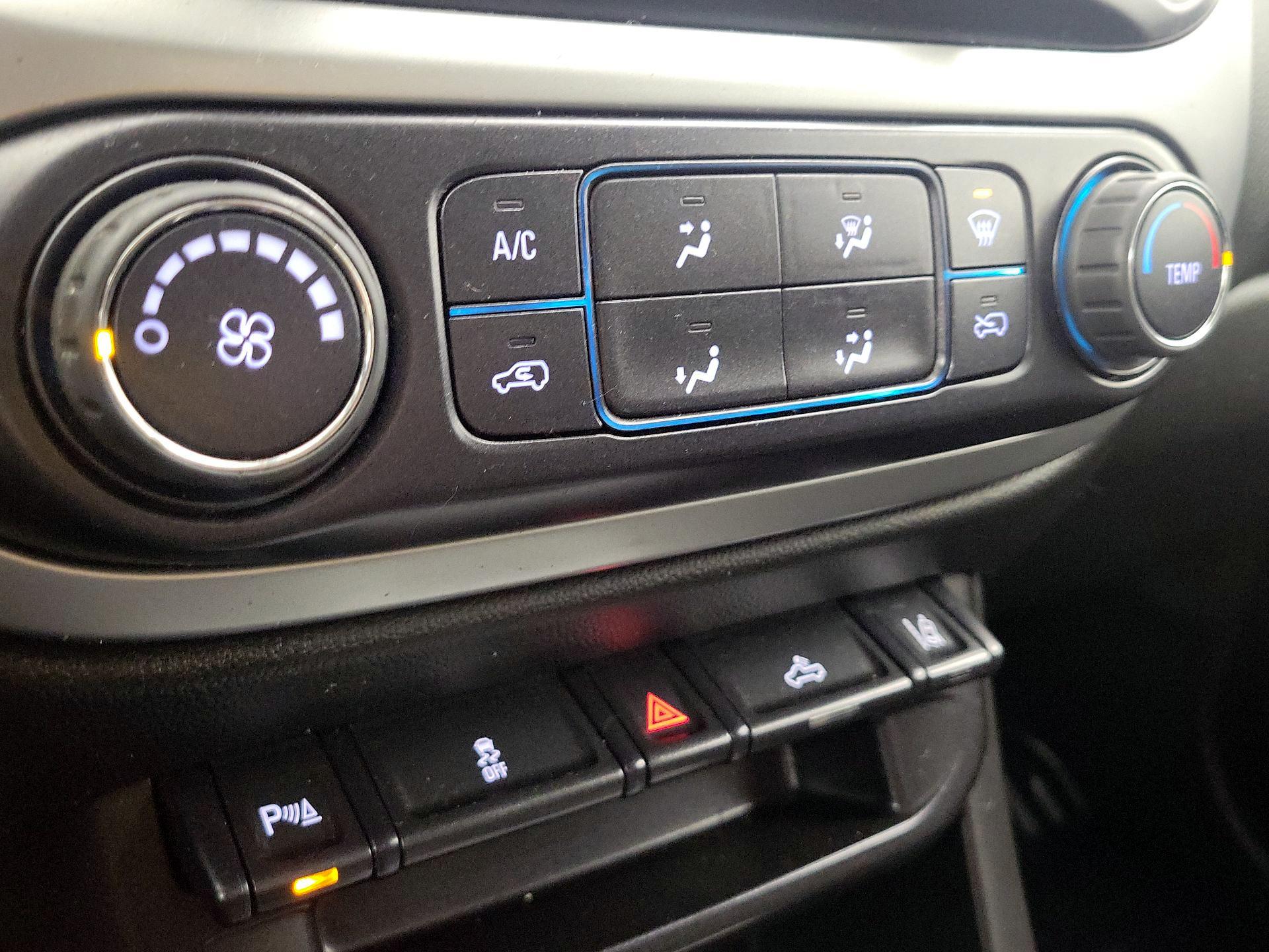 Thumbnail: 2022 Chevrolet Colorado - 16