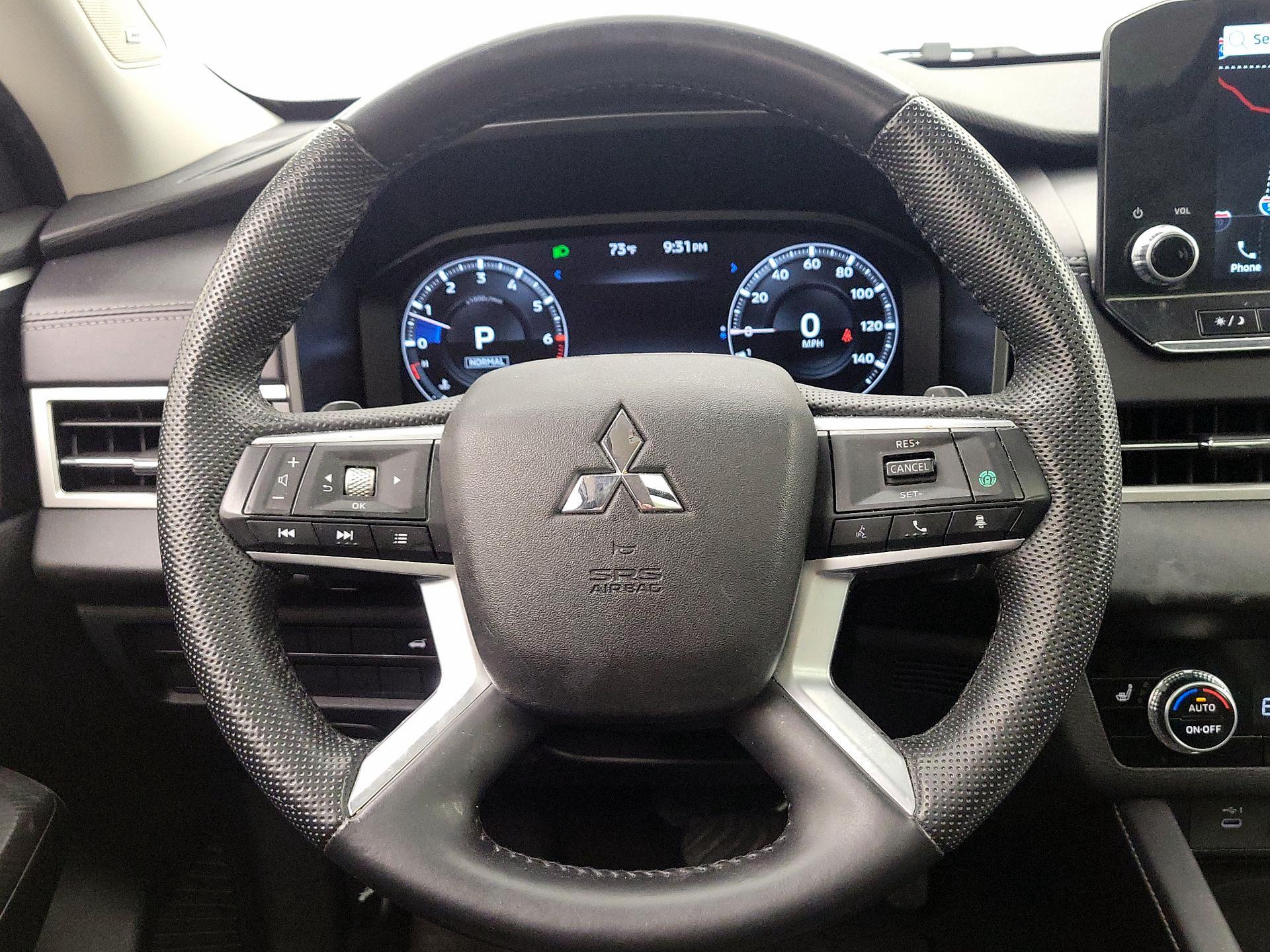 Thumbnail: 2023 Mitsubishi Outlander - 10