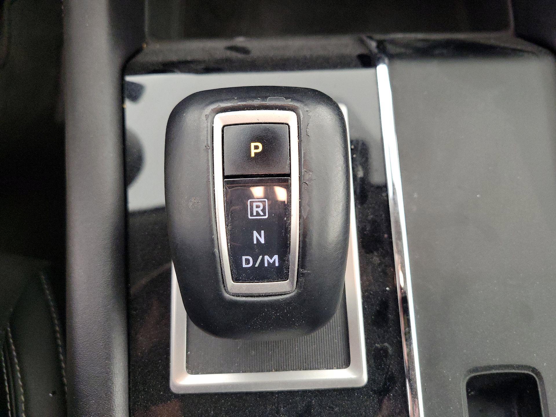 Thumbnail: 2023 Mitsubishi Outlander - 18