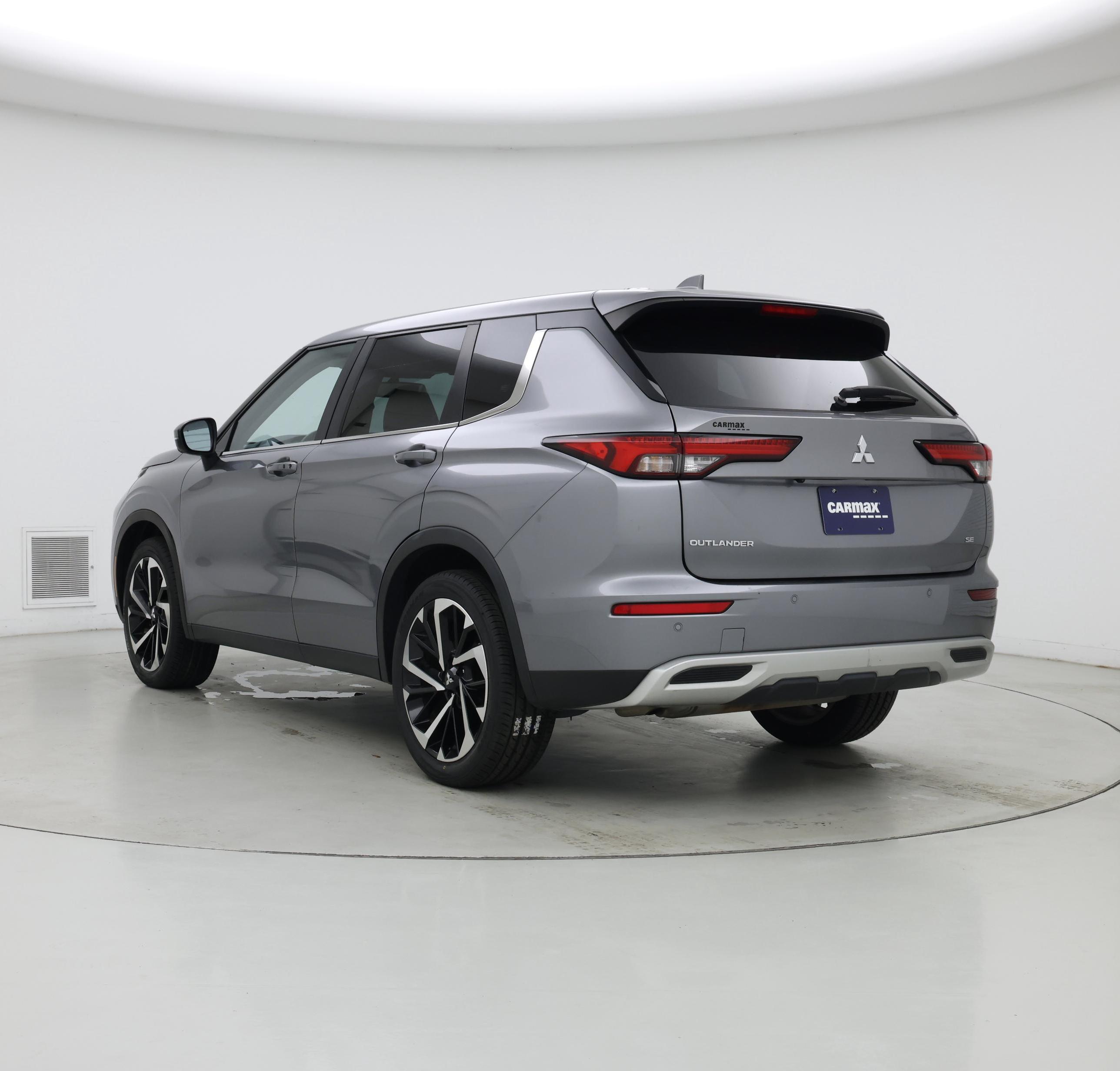 Thumbnail: 2023 Mitsubishi Outlander - 2