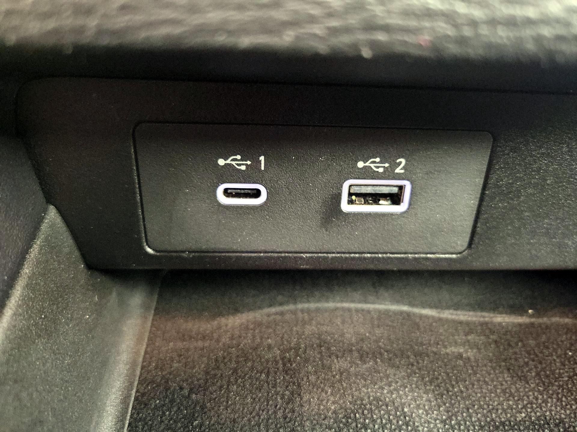 Thumbnail: 2023 Mitsubishi Outlander - 19