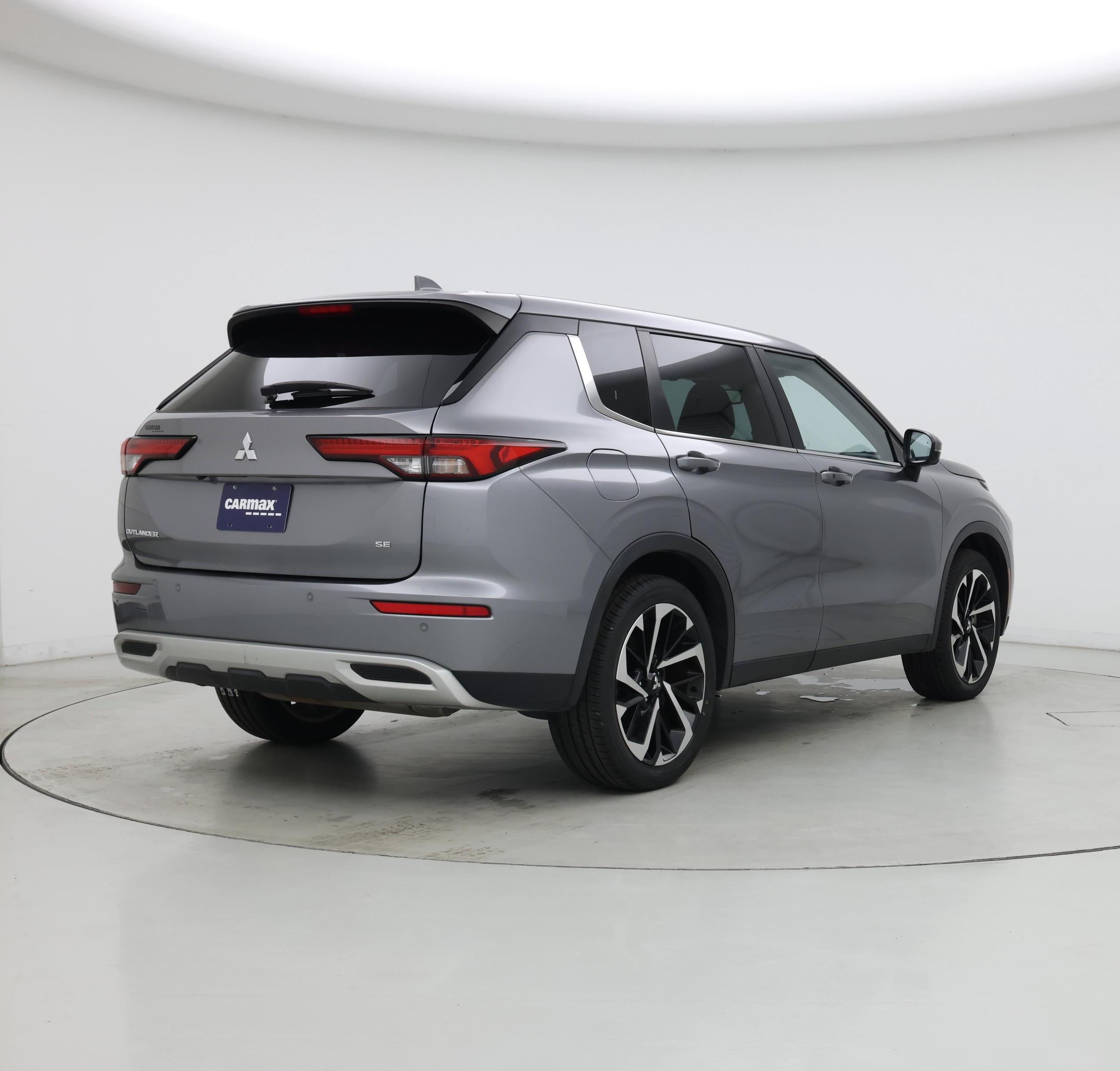Thumbnail: 2023 Mitsubishi Outlander - 8