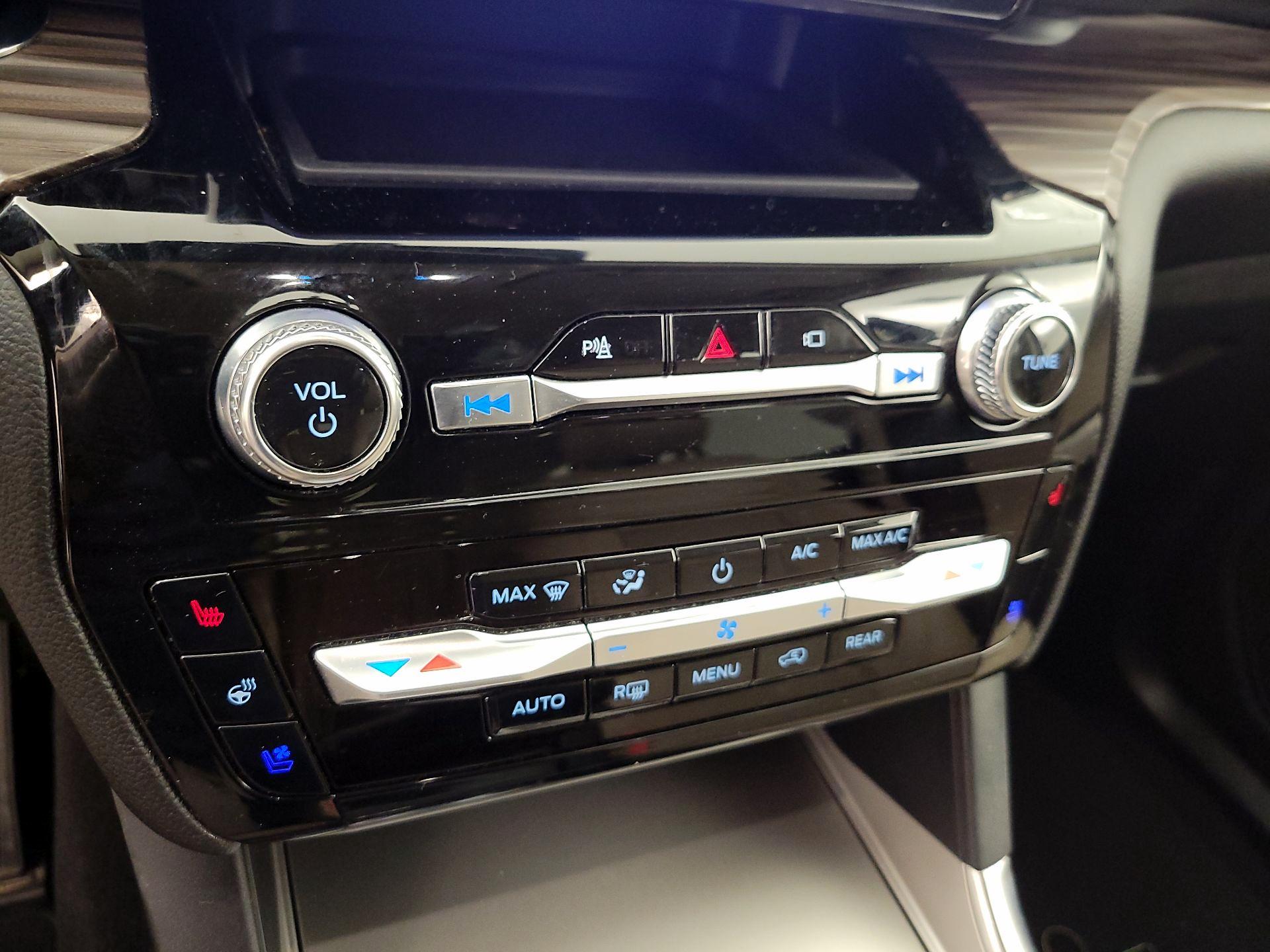 Thumbnail: 2021 Ford Explorer - 16