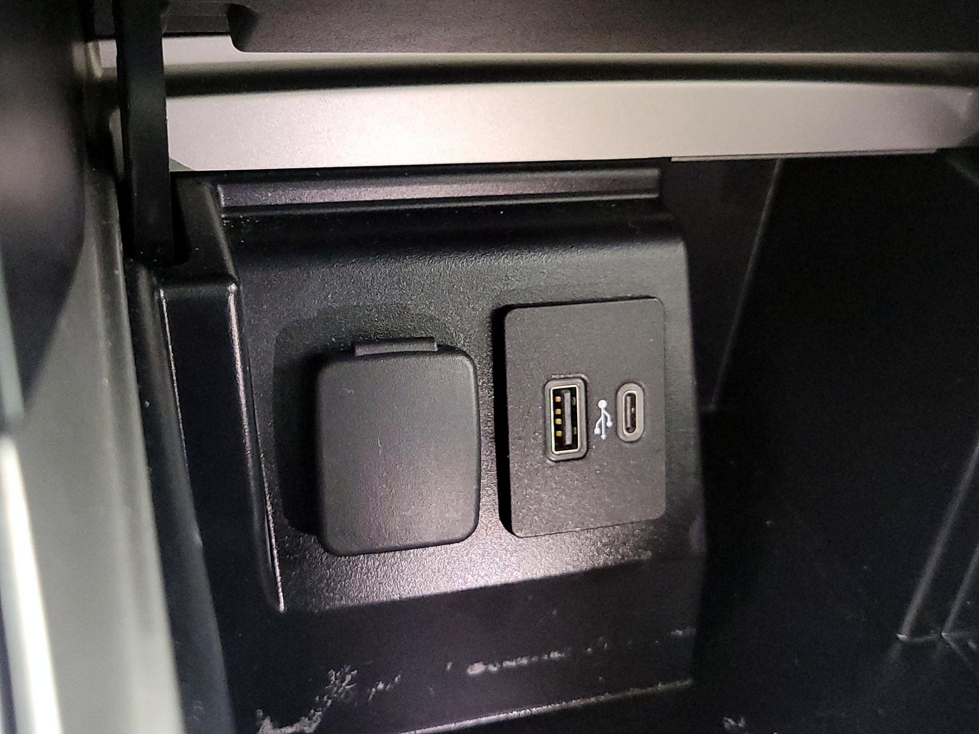 Thumbnail: 2021 Ford Explorer - 18