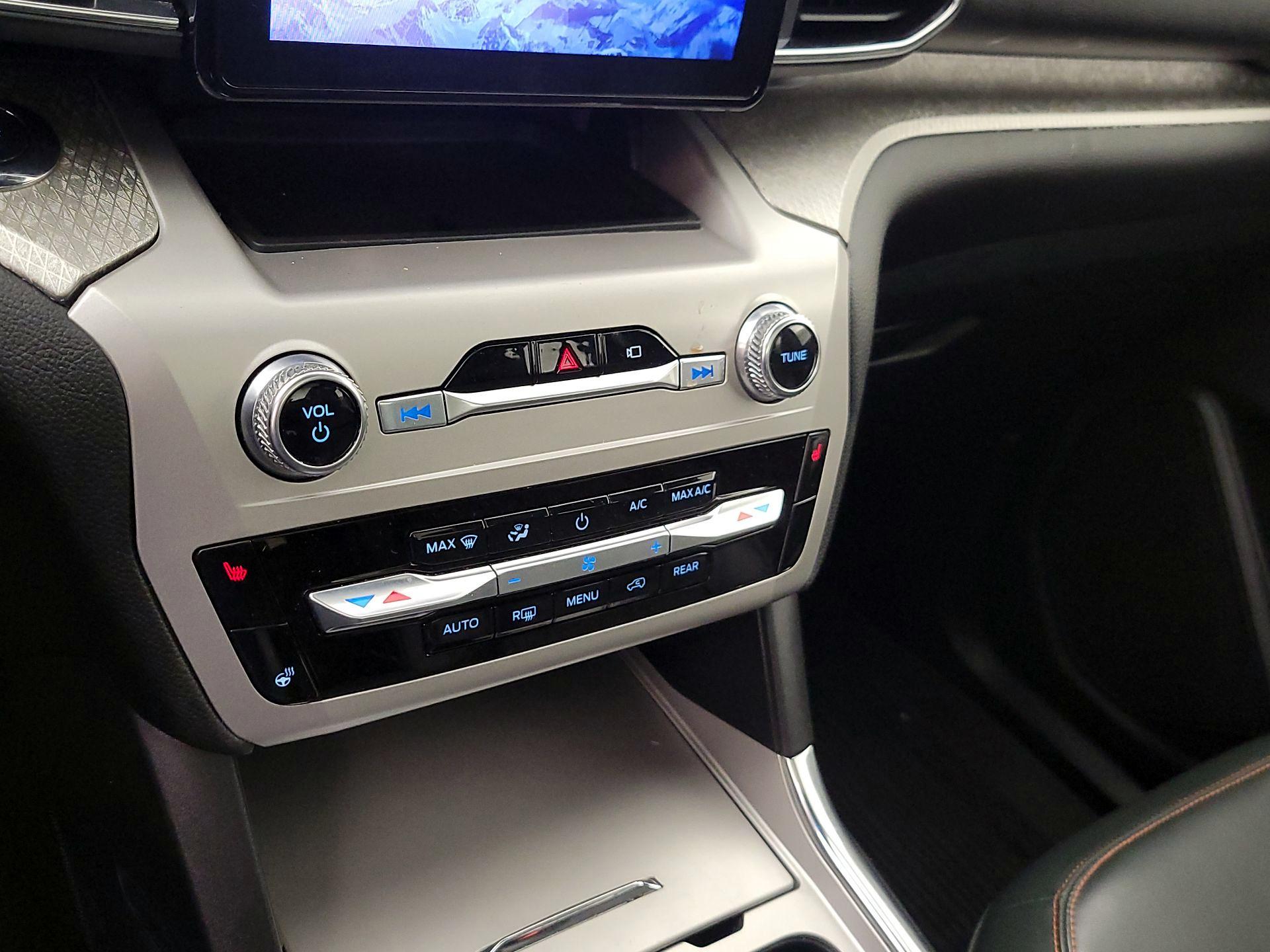 Thumbnail: 2022 Ford Explorer - 17