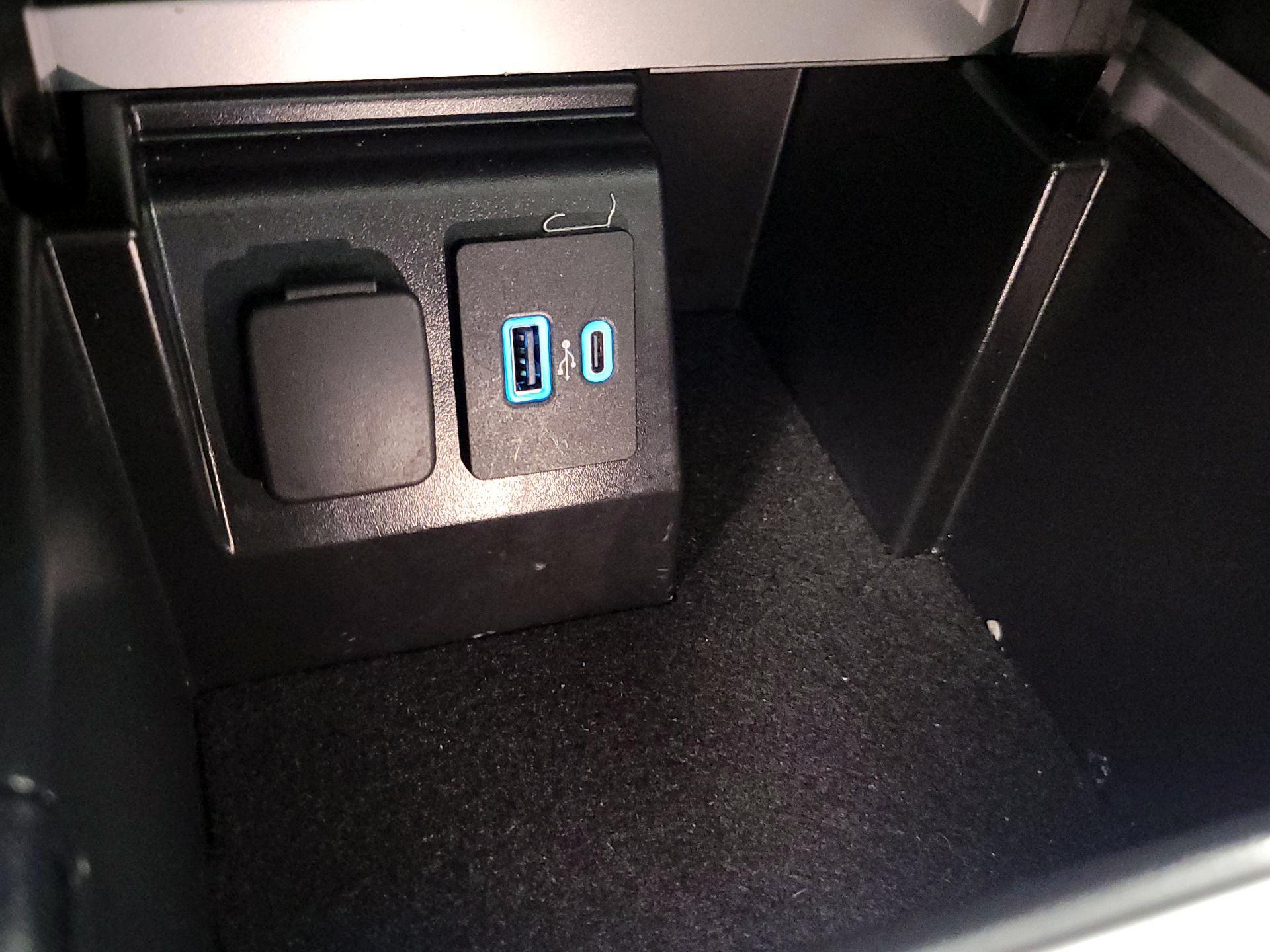 Thumbnail: 2022 Ford Explorer - 19