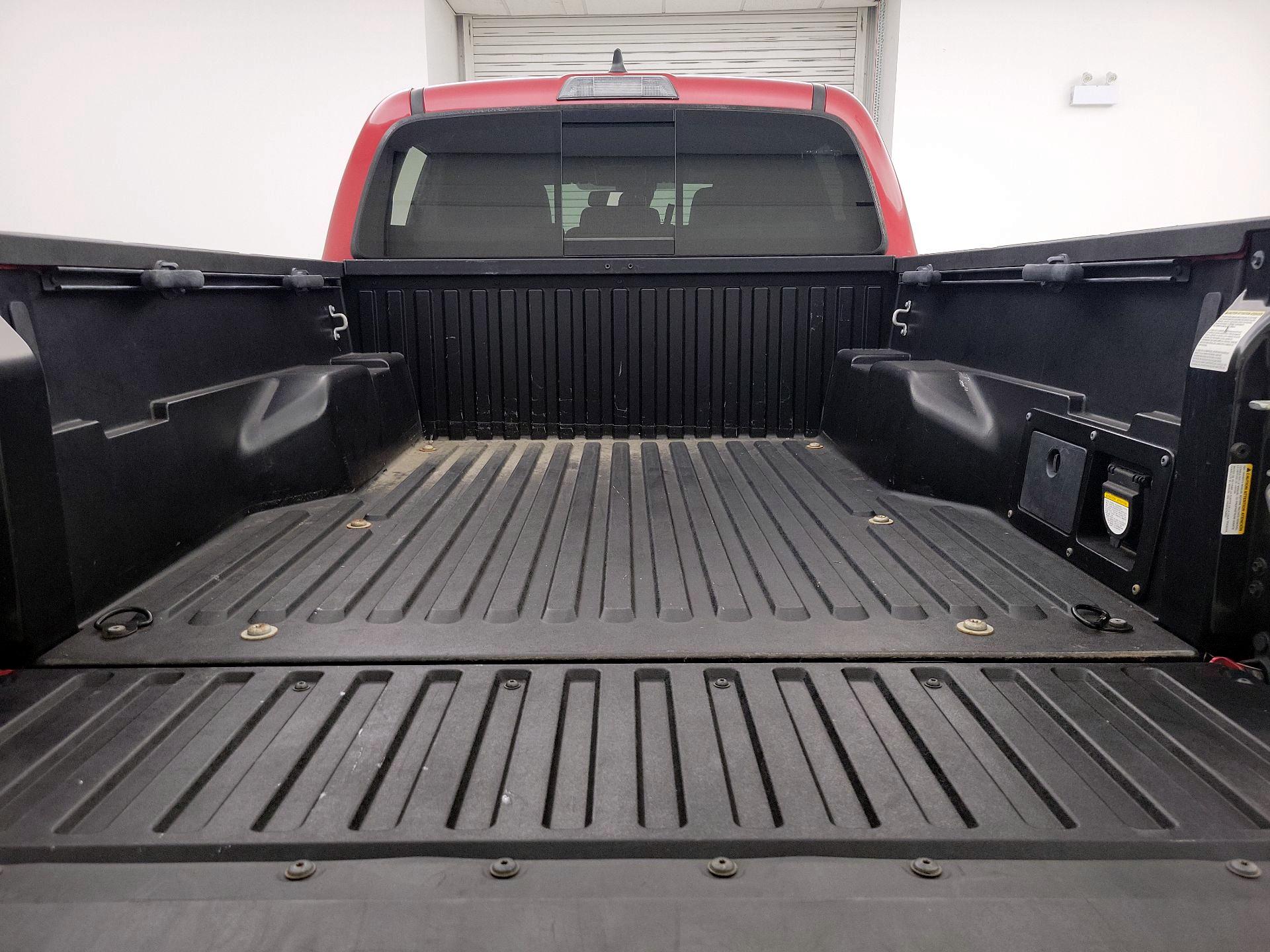 Thumbnail: 2021 Toyota Tacoma - 20