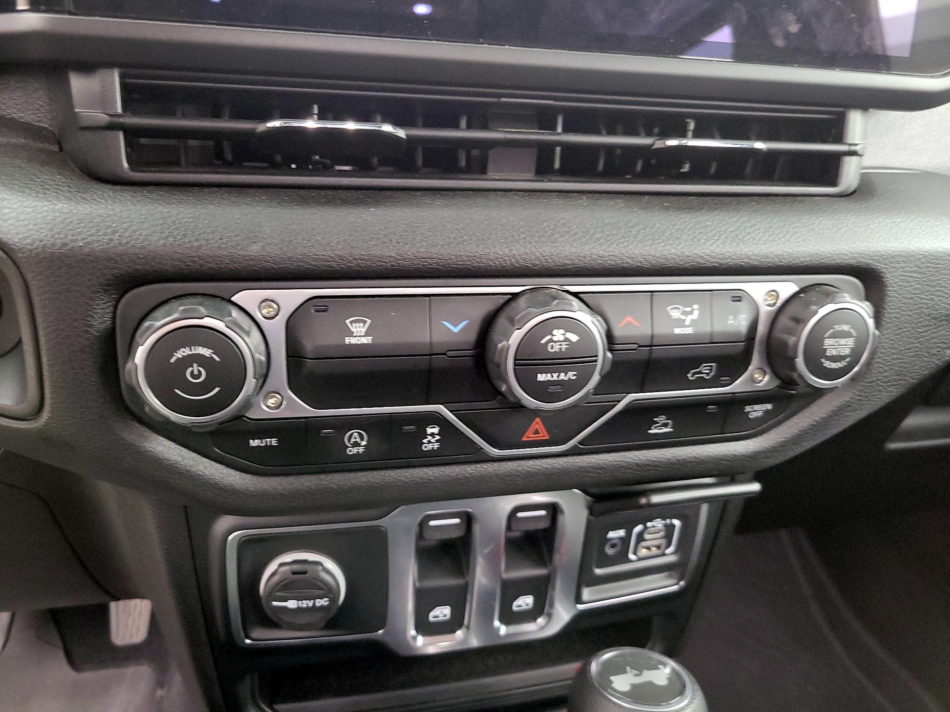 Thumbnail: 2025 Jeep Wrangler - 16