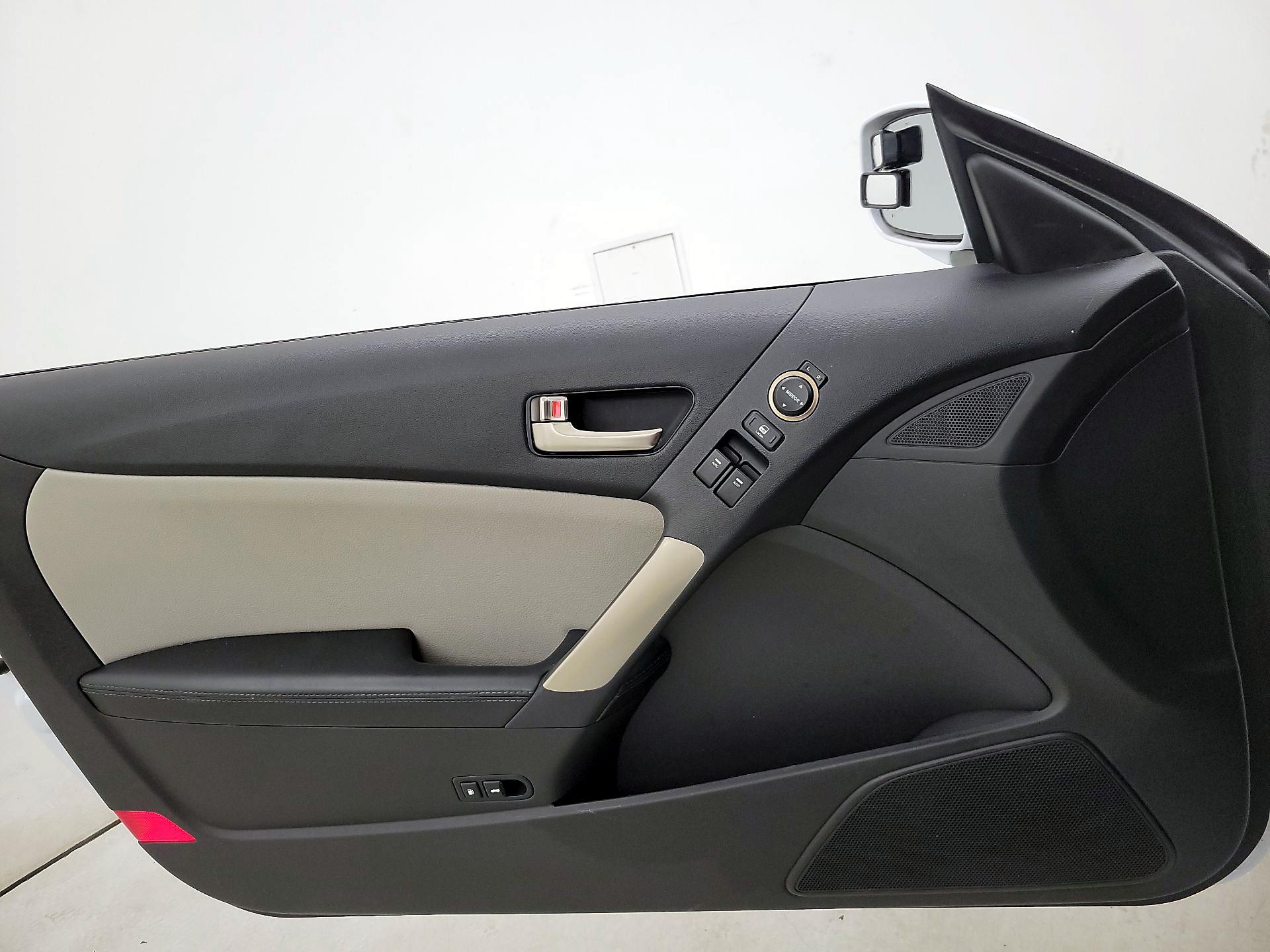 Thumbnail: 2015 Hyundai Genesis - 12