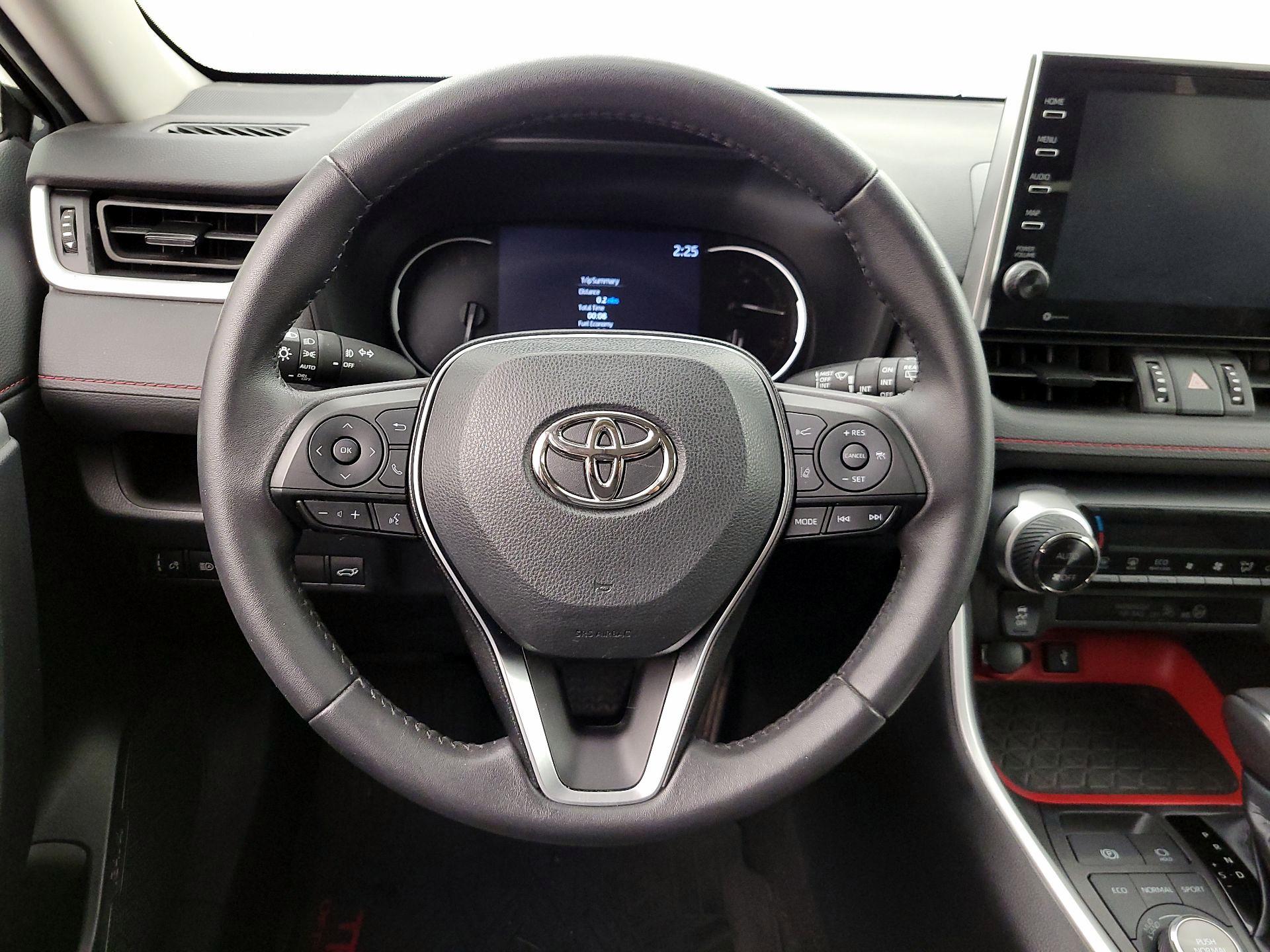 Thumbnail: 2022 Toyota RAV4 - 10