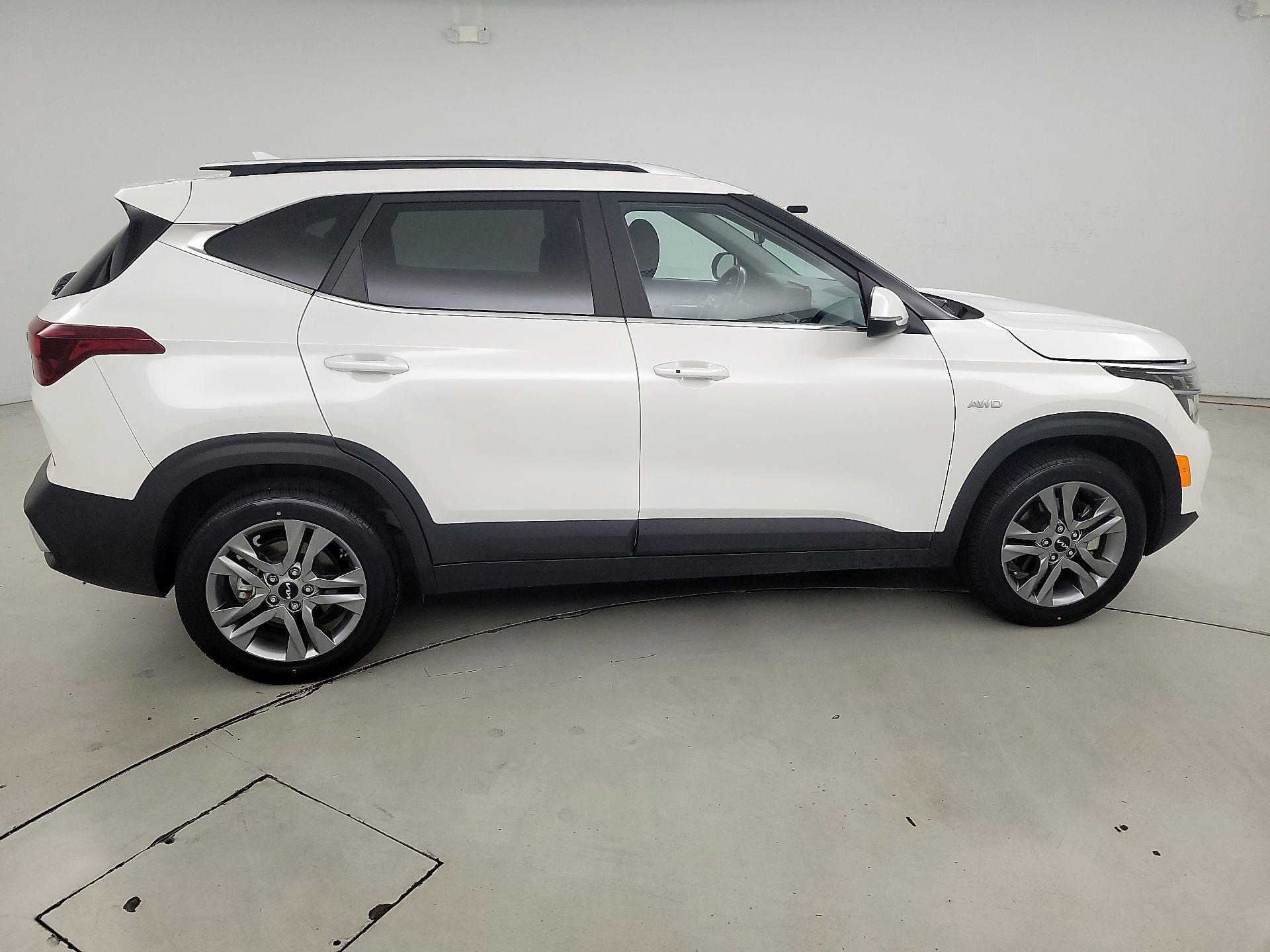 Thumbnail: 2022 Kia Seltos - 4