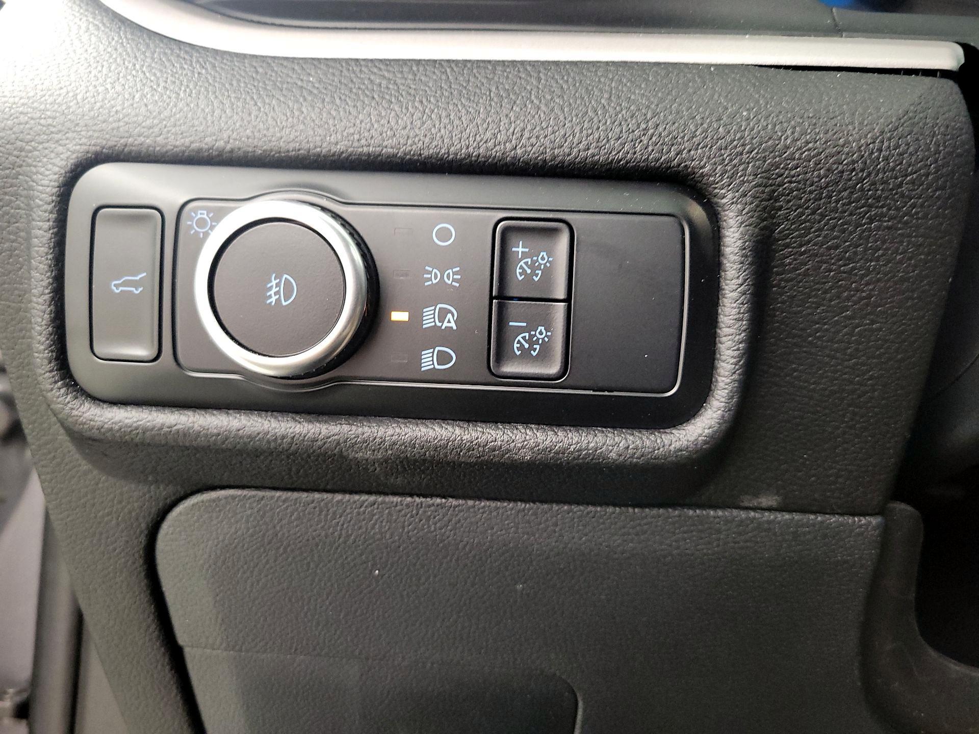 Thumbnail: 2023 Ford Explorer - 11