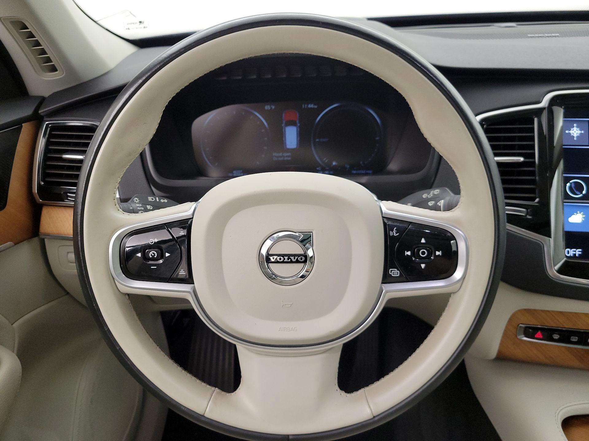 Thumbnail: 2022 Volvo XC90 - 10