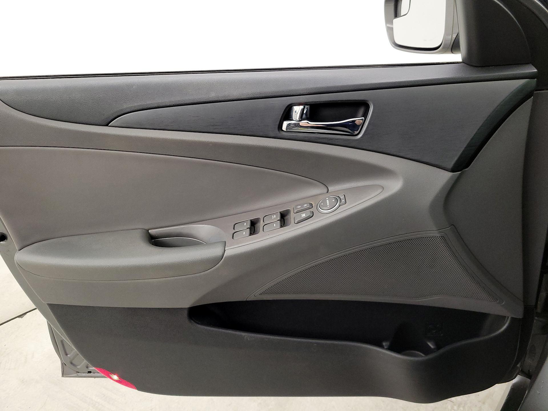 Thumbnail: 2014 Hyundai Sonata - 12