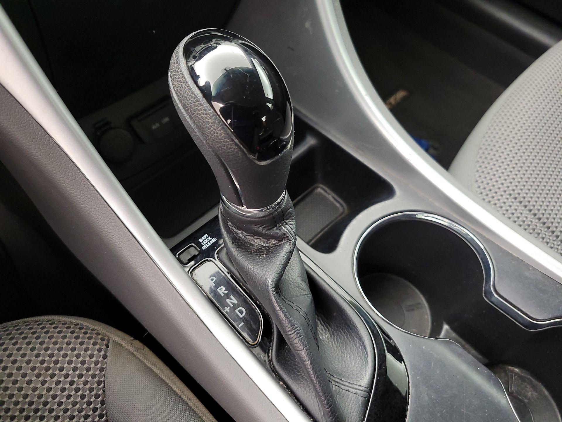 Thumbnail: 2014 Hyundai Sonata - 17
