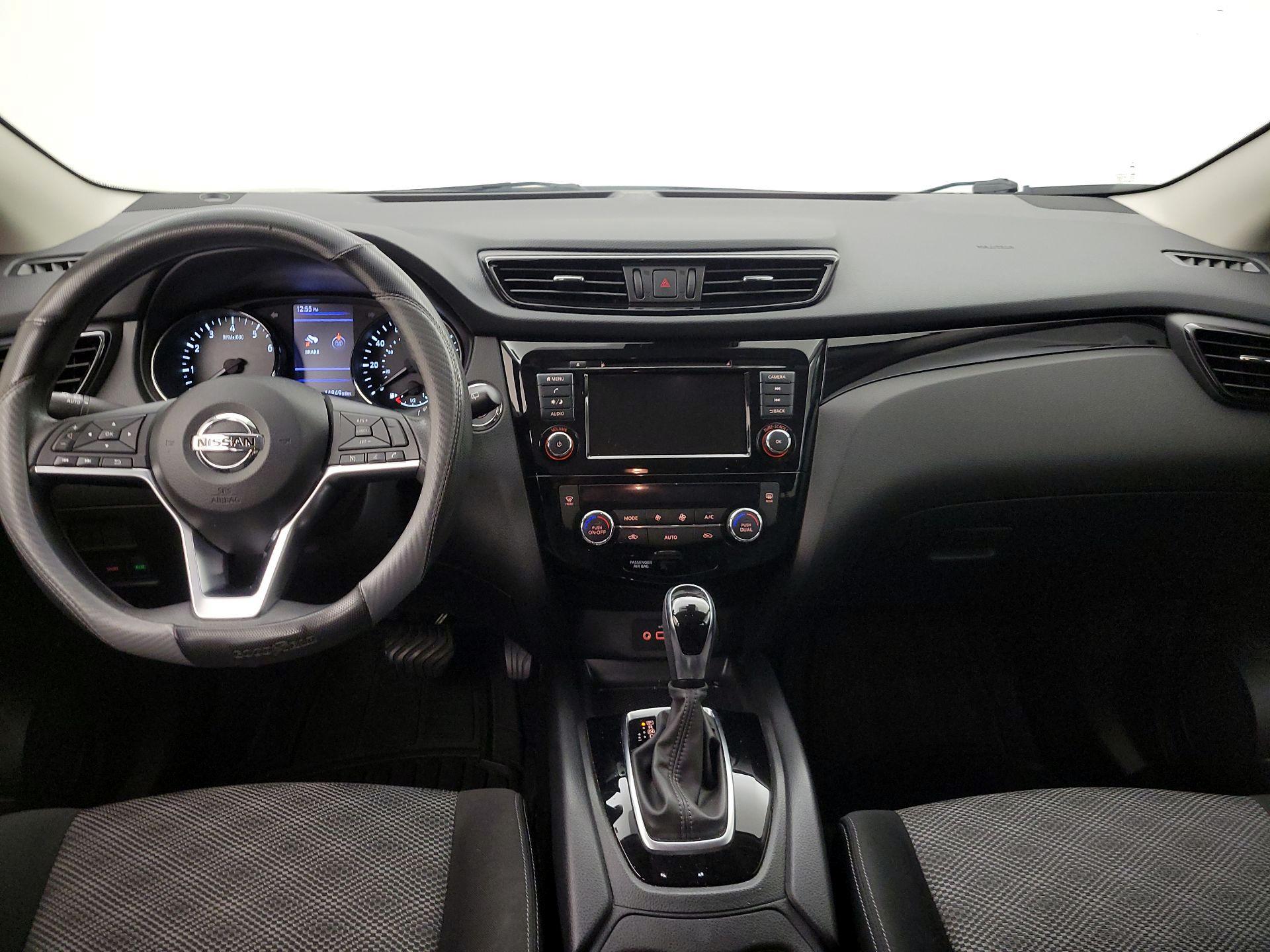 Thumbnail: 2020 Nissan Rogue Sport - 9