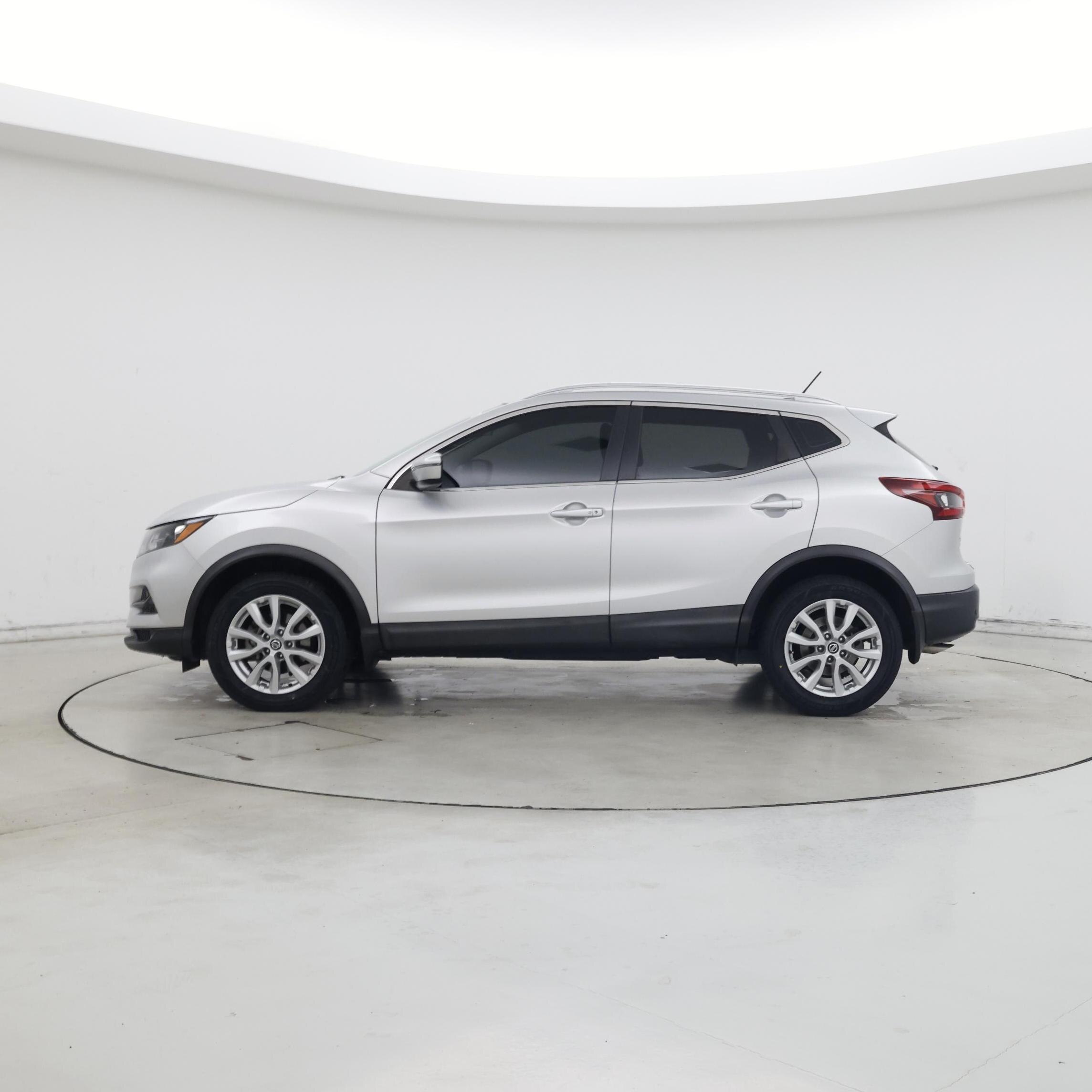 Thumbnail: 2020 Nissan Rogue Sport - 3