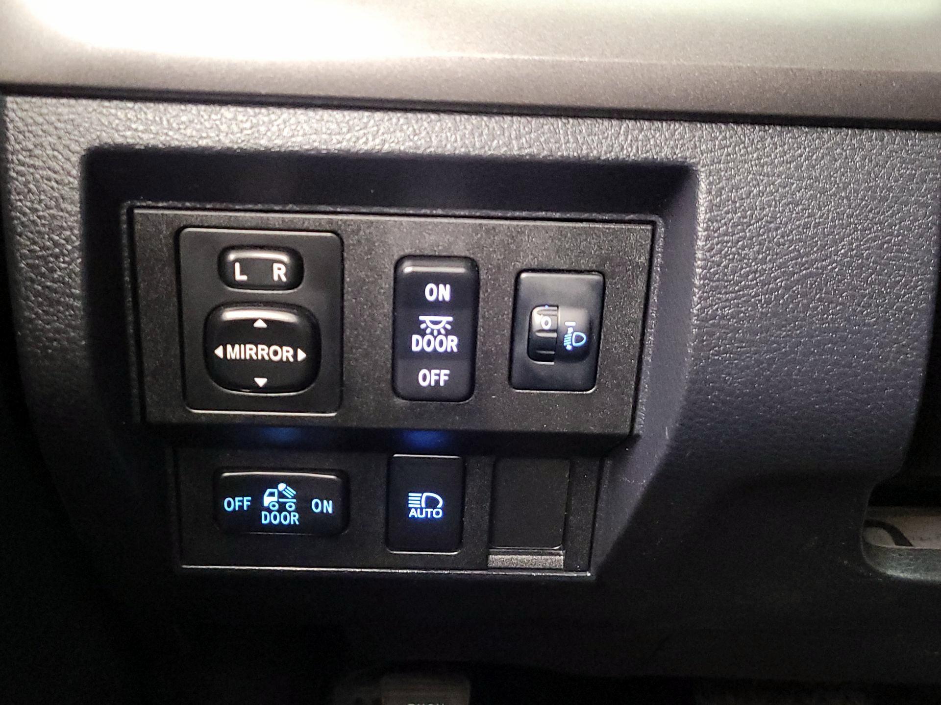 Thumbnail: 2018 Toyota Tundra - 13