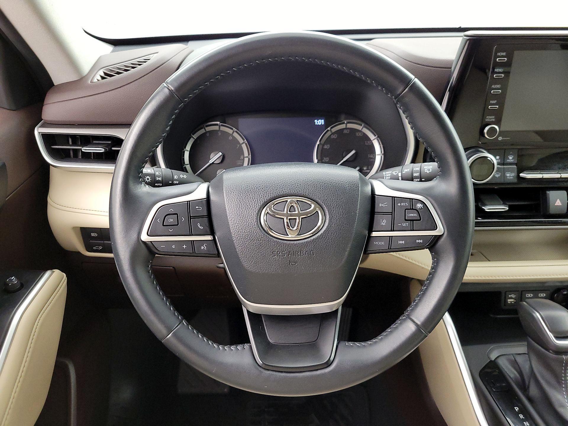 Thumbnail: 2022 Toyota Highlander - 10