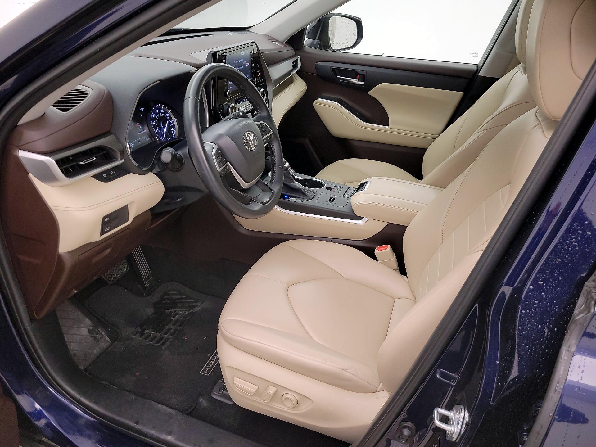 Thumbnail: 2022 Toyota Highlander - 11