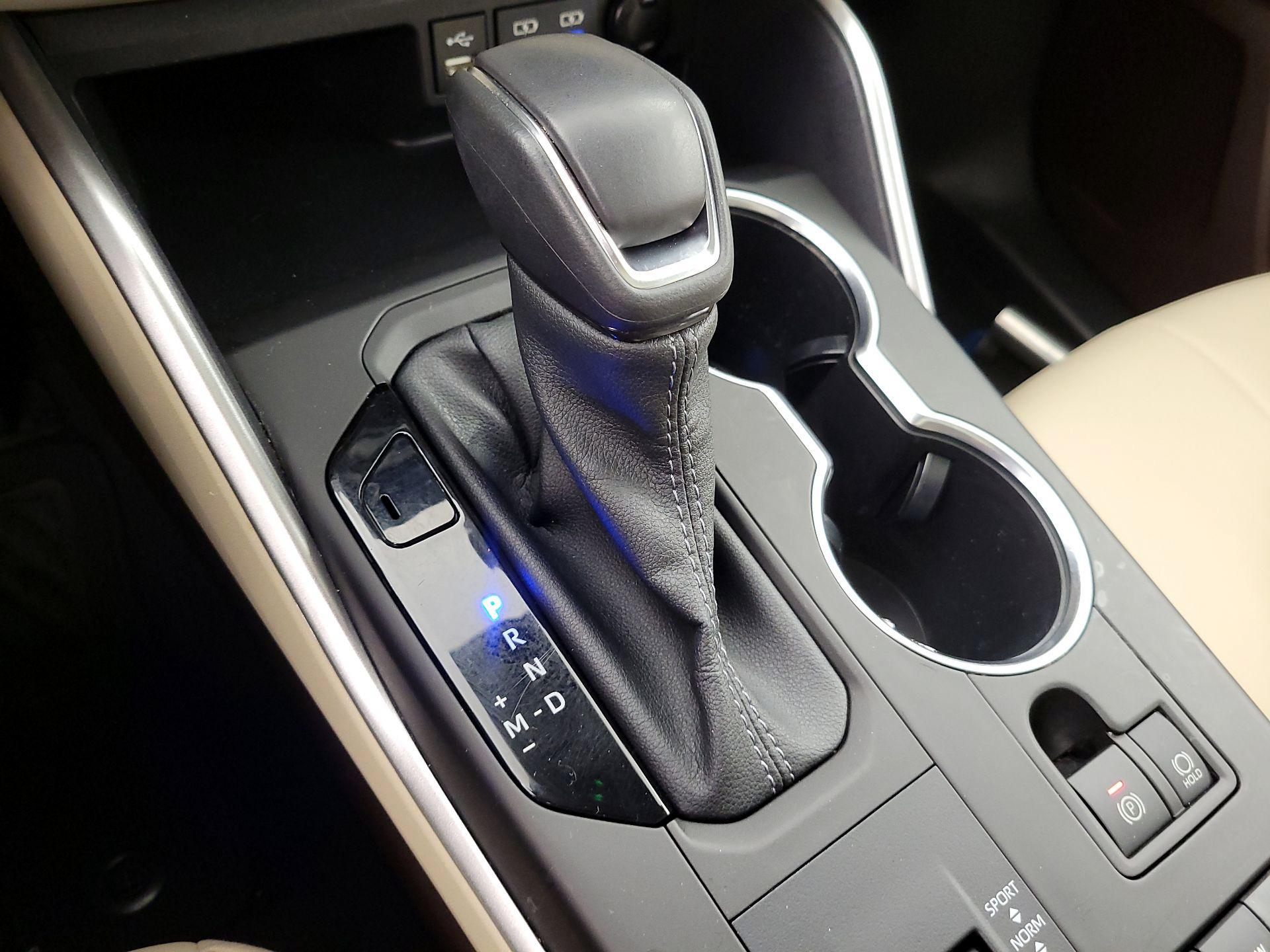 Thumbnail: 2022 Toyota Highlander - 17