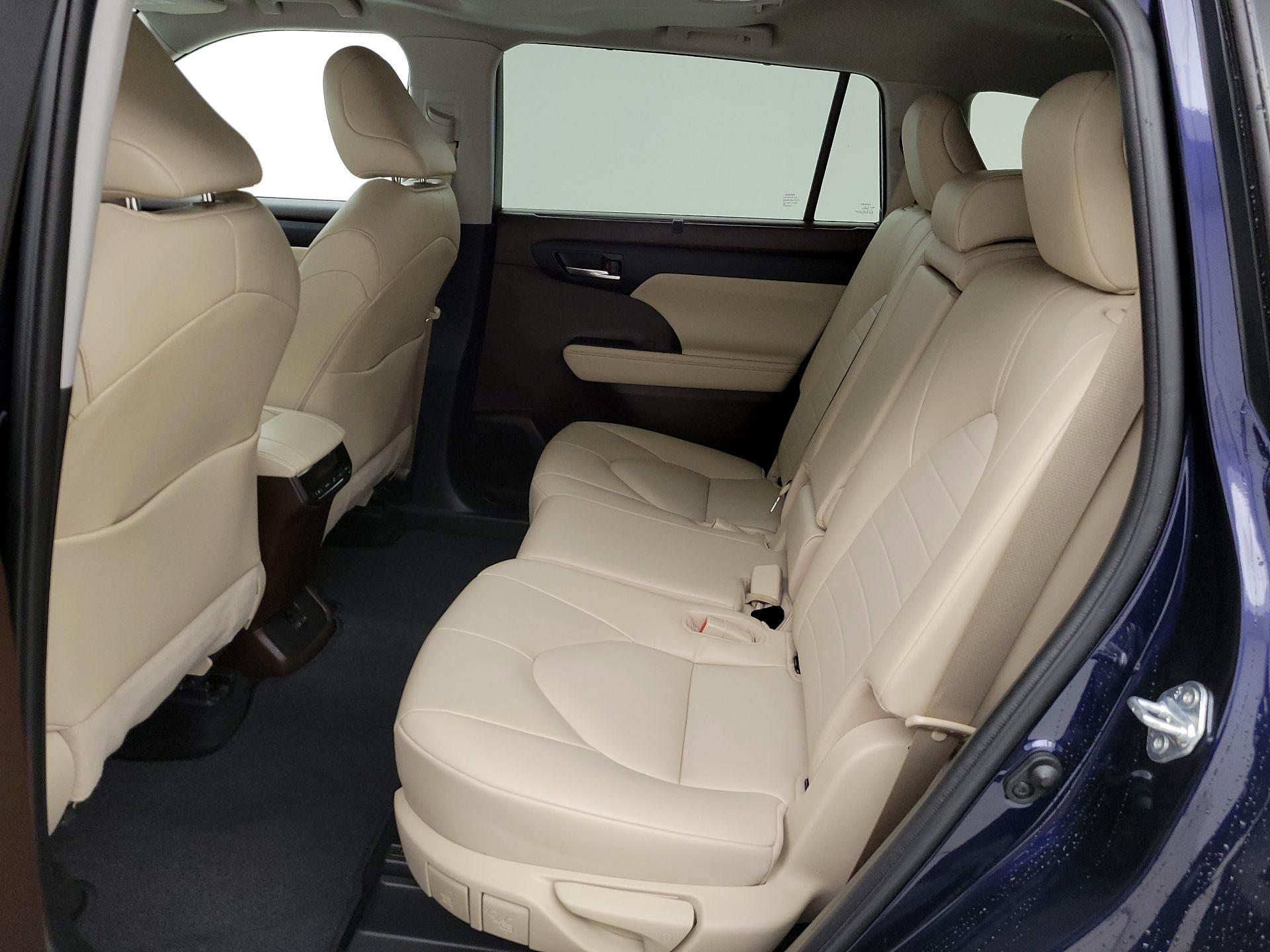 Thumbnail: 2022 Toyota Highlander - 20