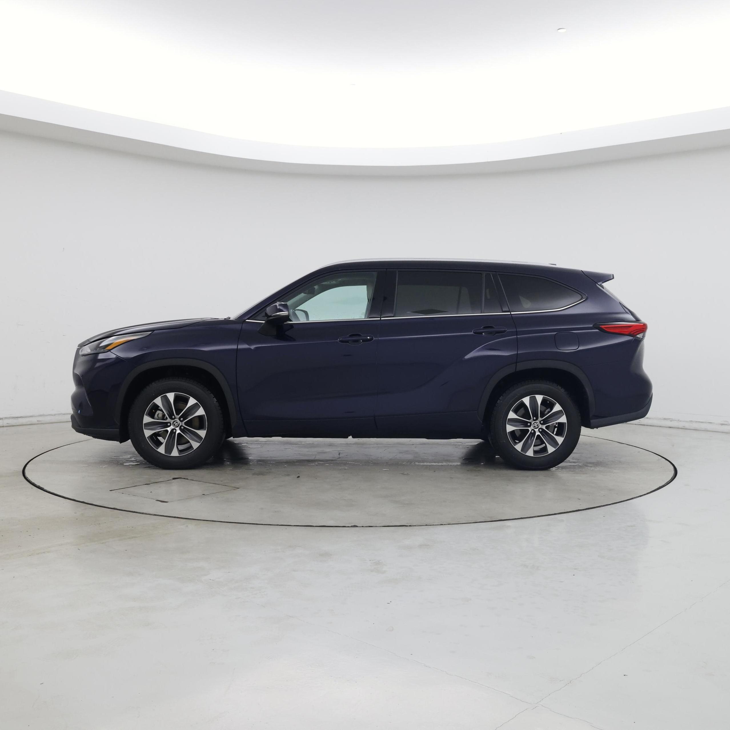 Thumbnail: 2022 Toyota Highlander - 3