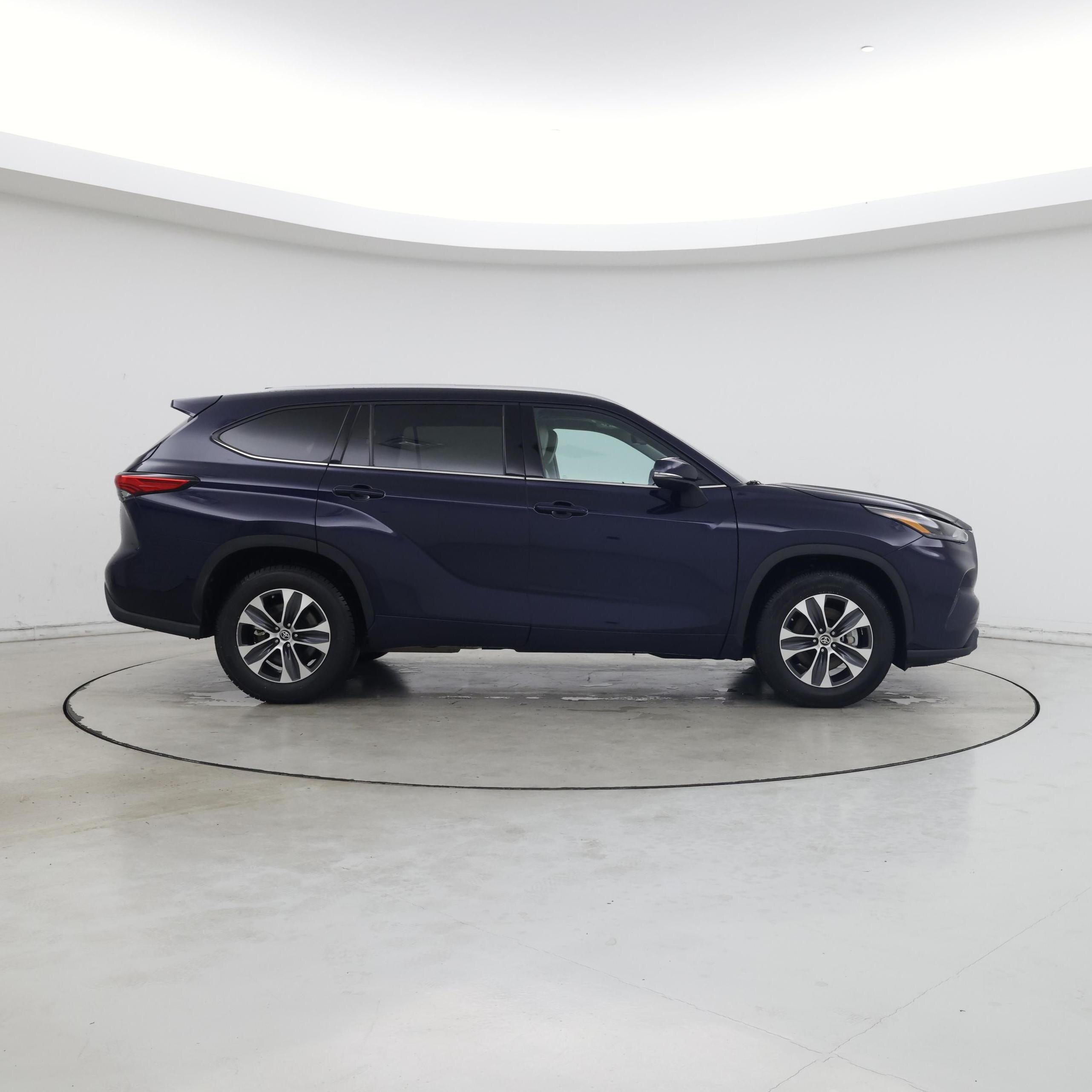 Thumbnail: 2022 Toyota Highlander - 7