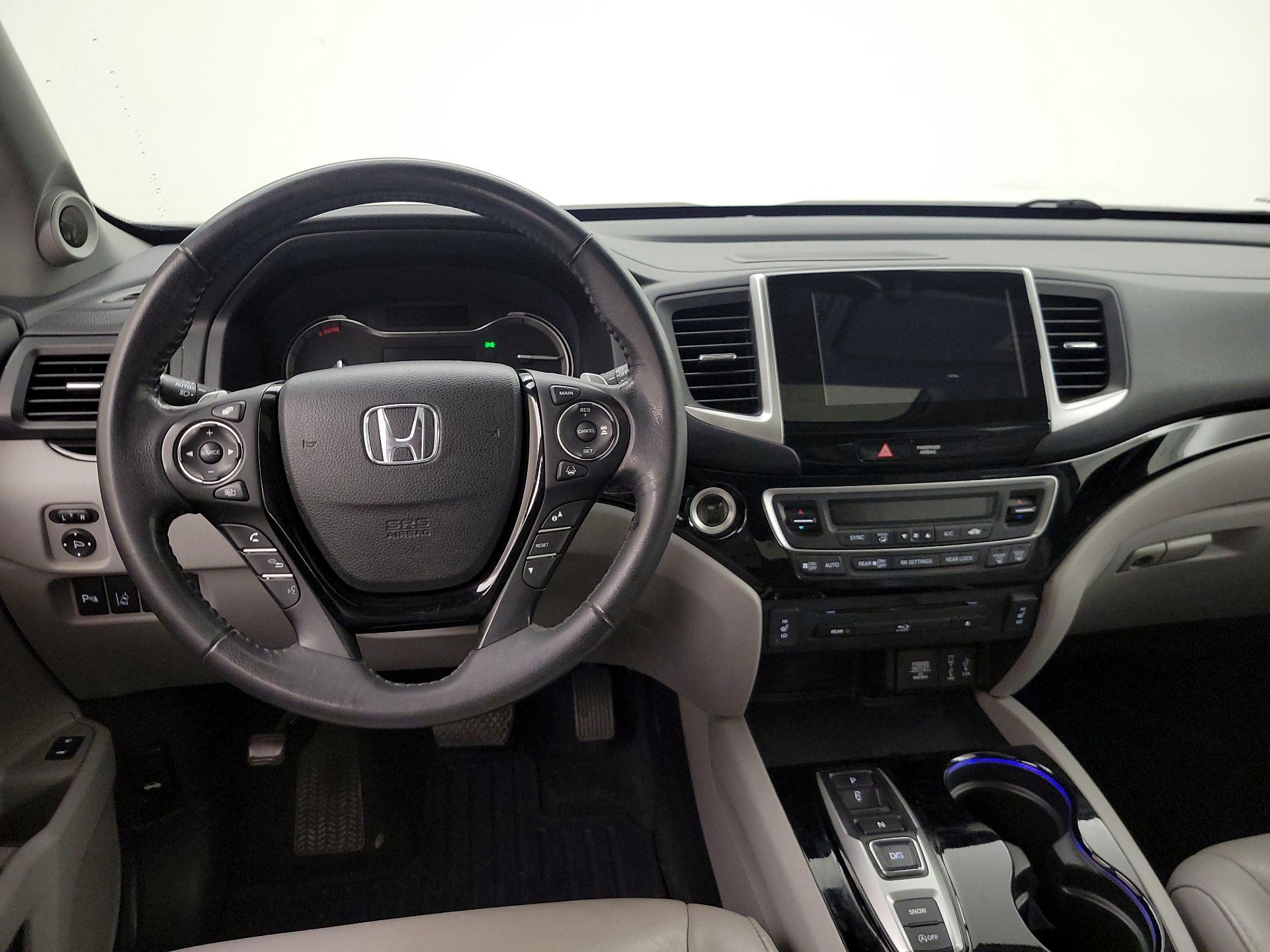 Thumbnail: 2018 Honda Pilot - 10