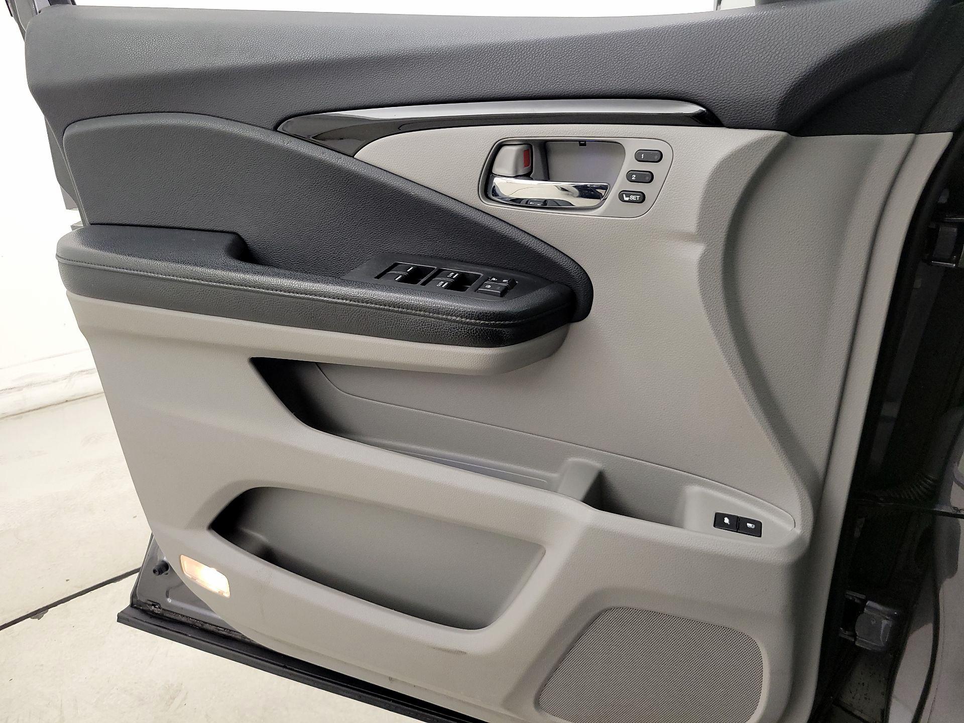 Thumbnail: 2018 Honda Pilot - 12