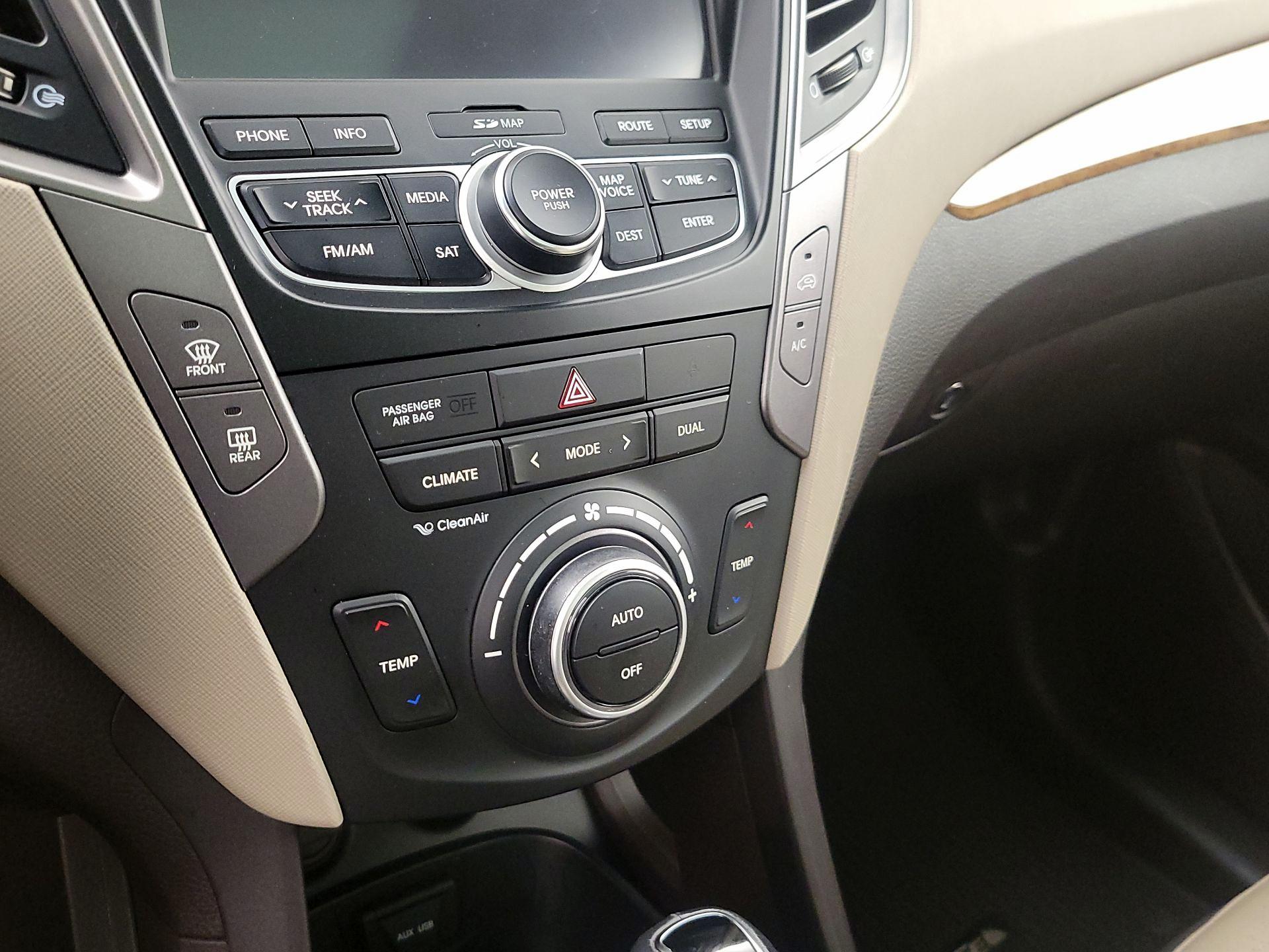 Thumbnail: 2015 Hyundai Santa Fe - 17