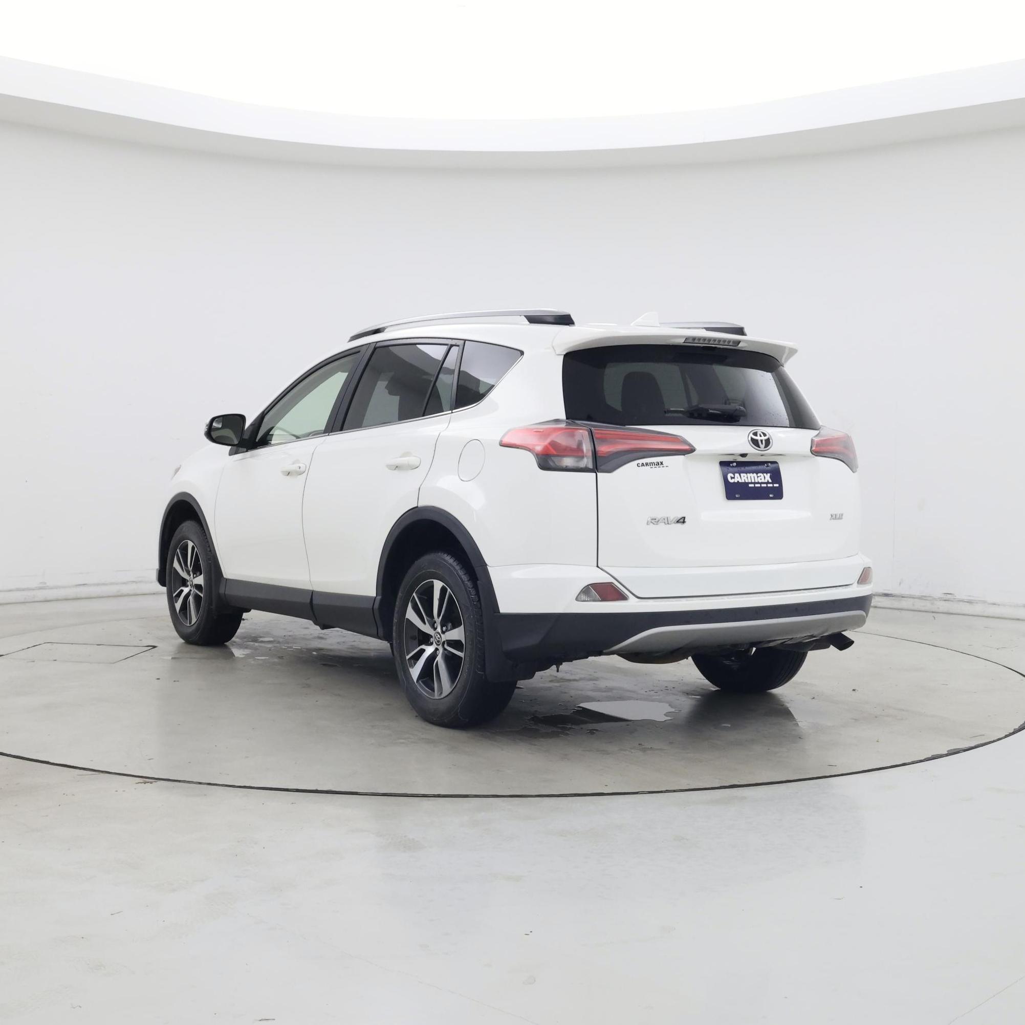 Thumbnail: 2017 Toyota RAV4 - 2