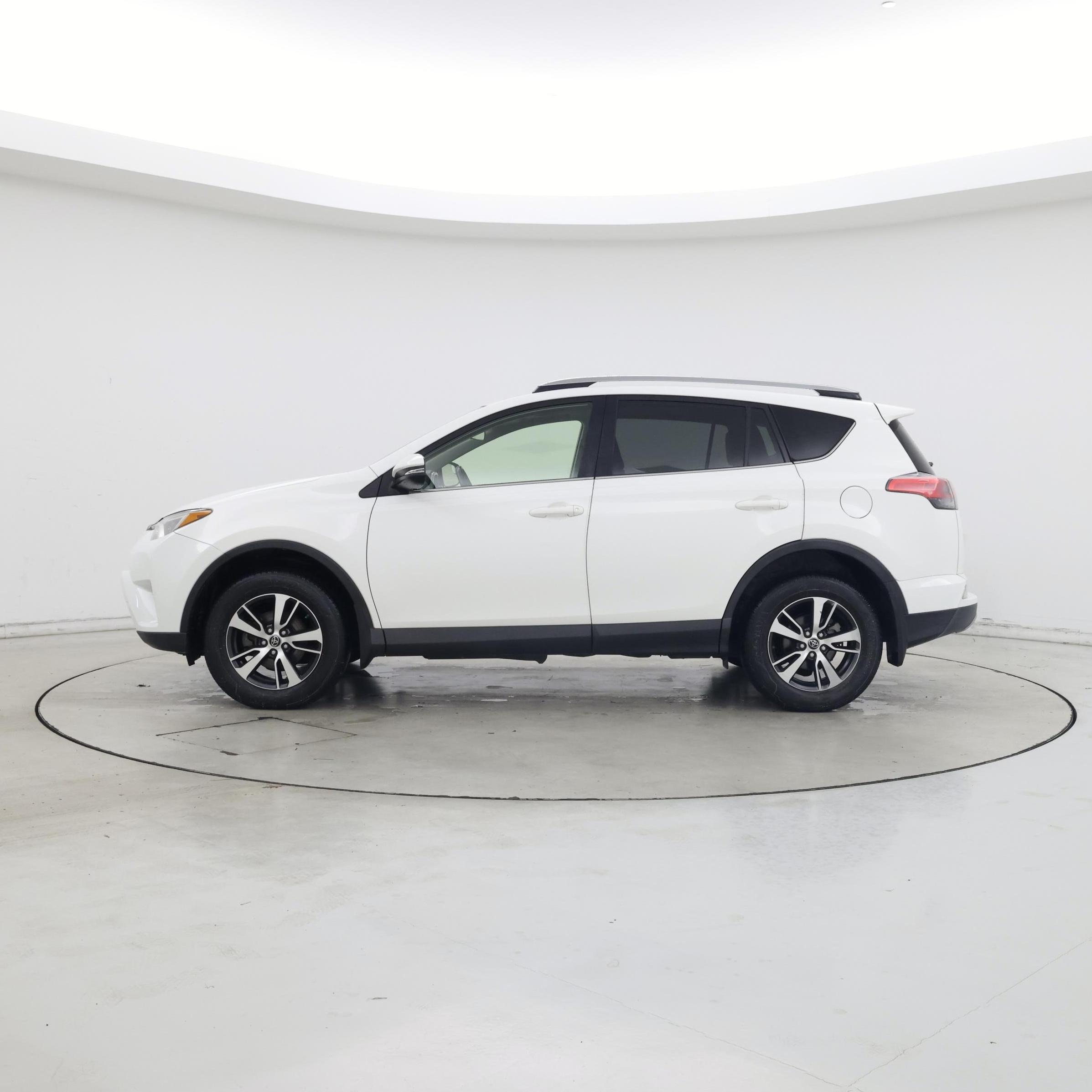Thumbnail: 2017 Toyota RAV4 - 3